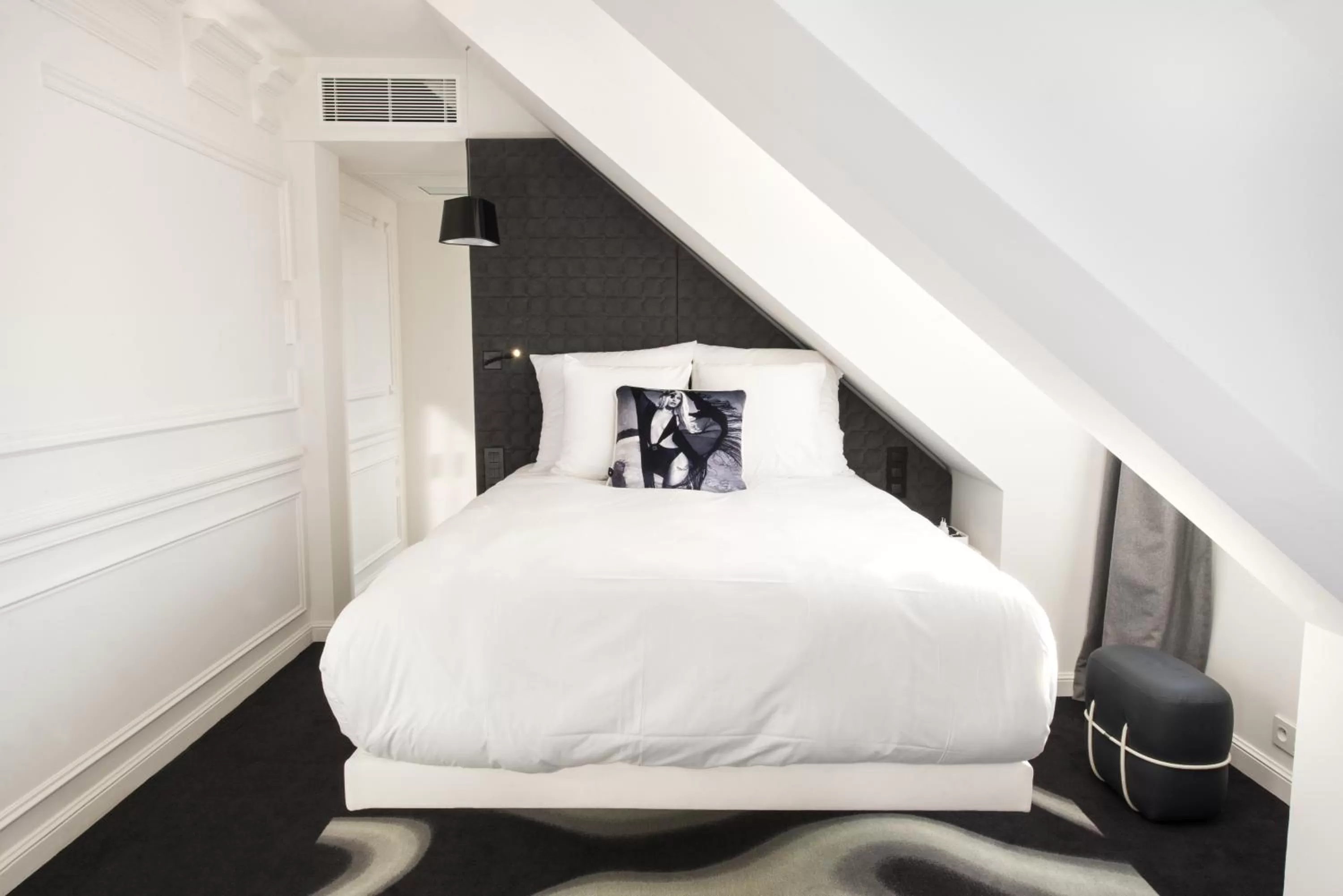 Bedroom, Bed in Vertigo Hotel, Dijon, a Member of Design Hotels