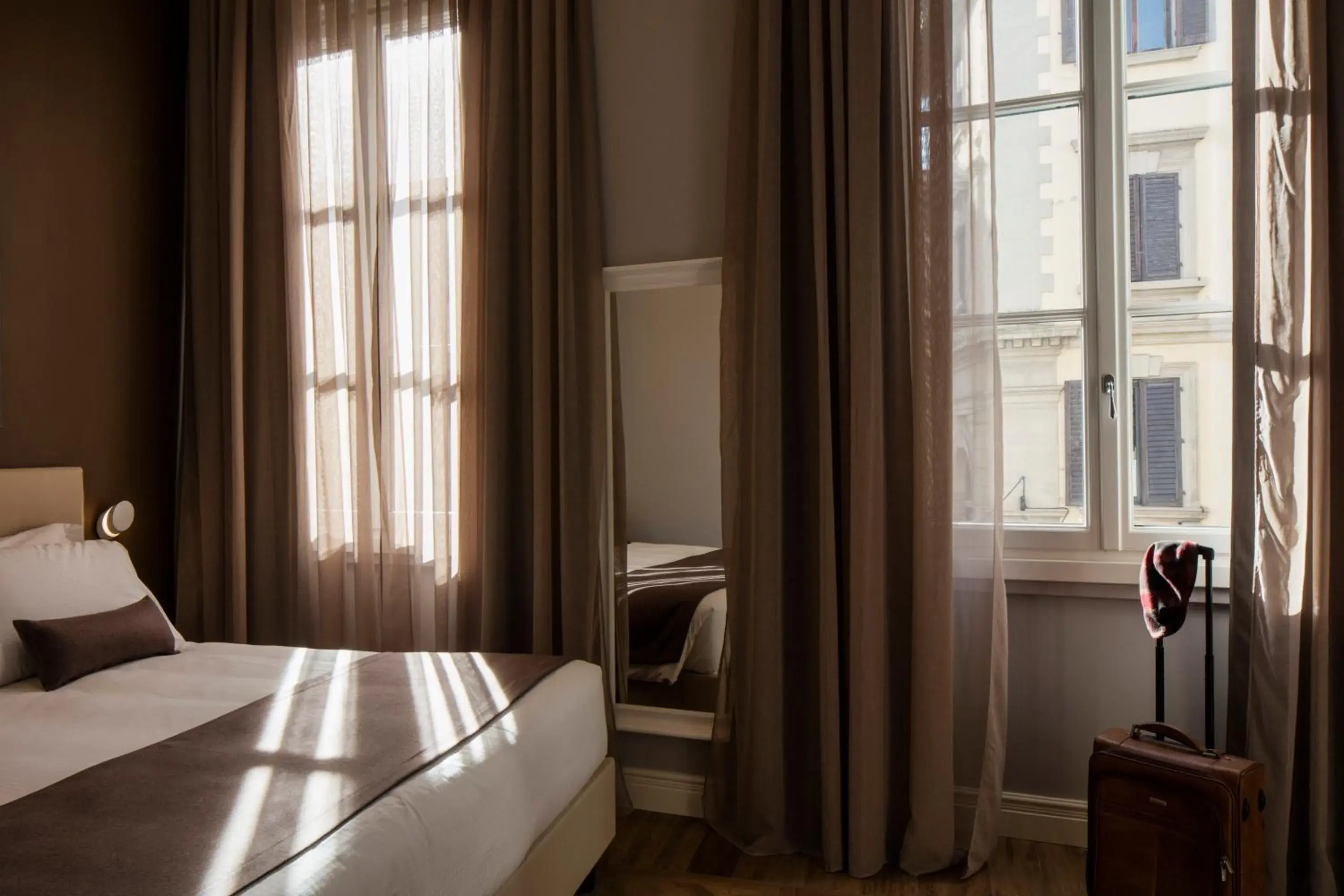 Deluxe Double Room in The Frame Hotel Deluxe Double Room in The Frame Hotel