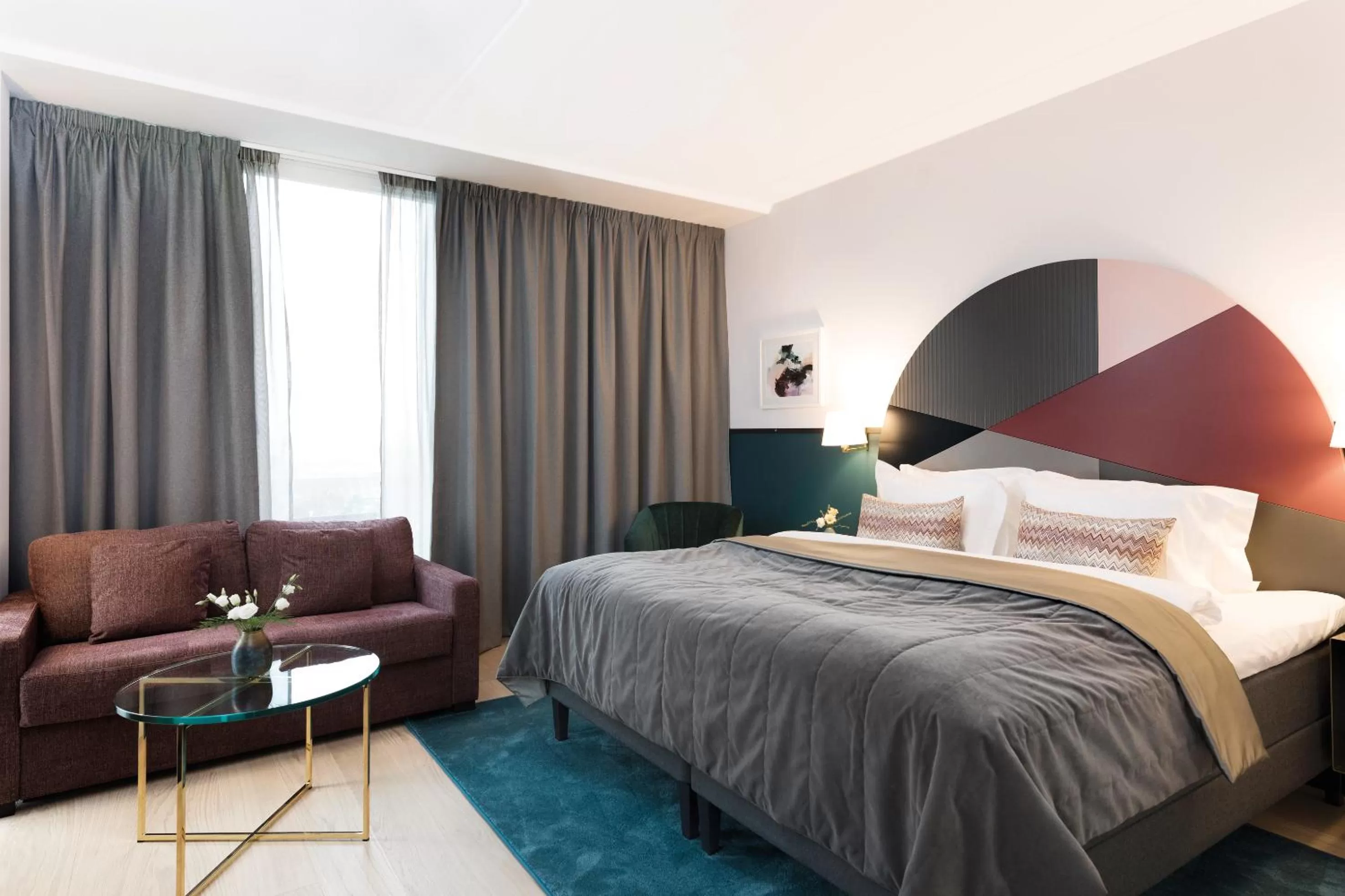 Seating area, Bed in Elite Hotel Carolina Tower