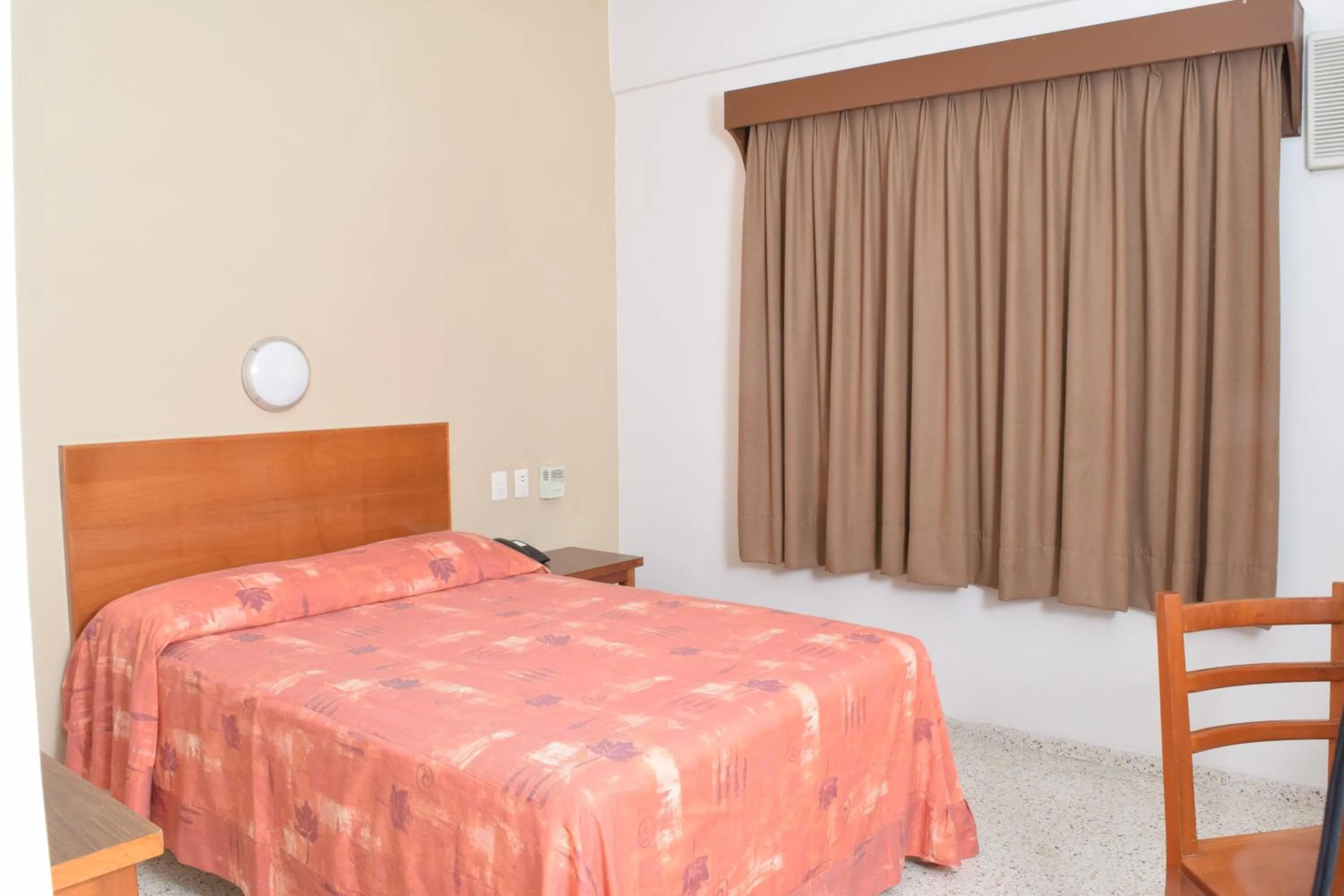 Bed in Hotel Delfines - a 2 calles del Acuario Veracruz