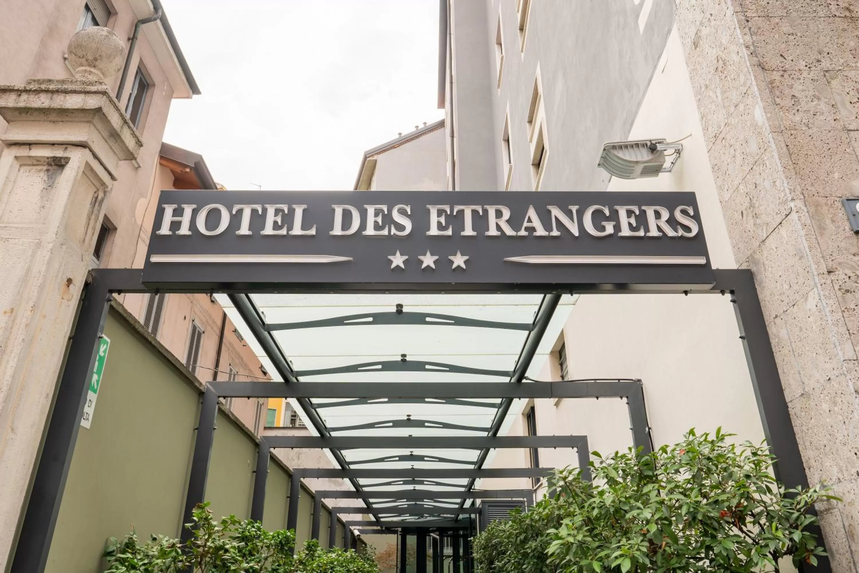 Day in Hotel Des Etrangers