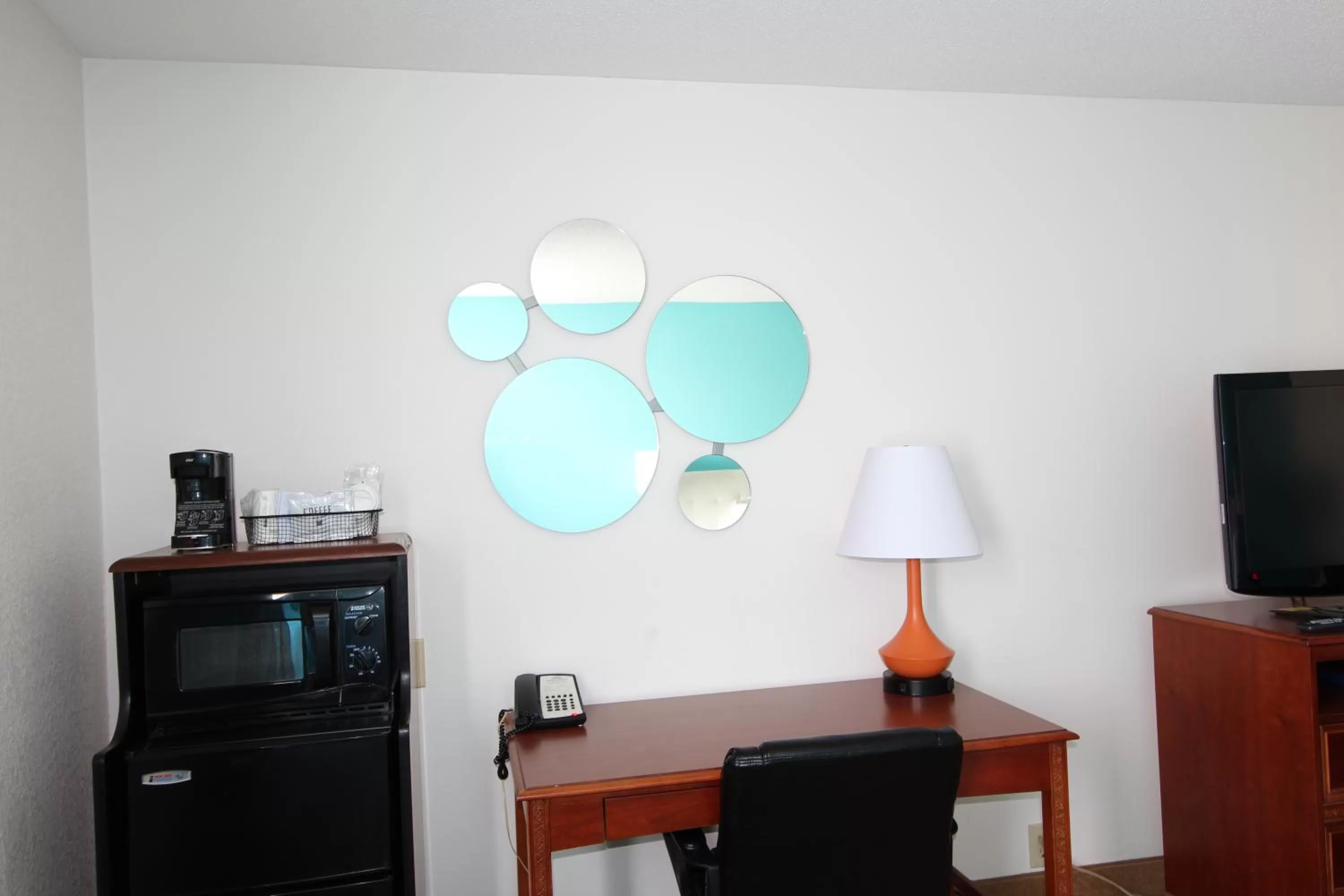 Decorative detail in Howard Johnson by Wyndham Evansville East