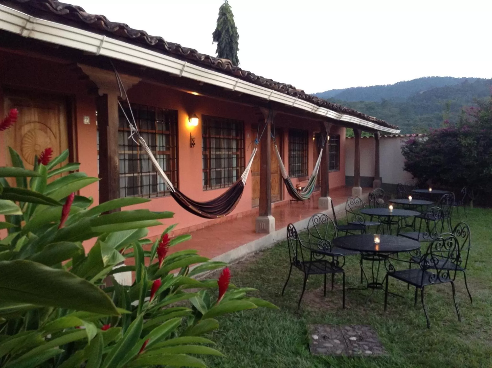 Restaurant/places to eat, Patio/Outdoor Area in La Casa de Cafe Bed and Breakfast