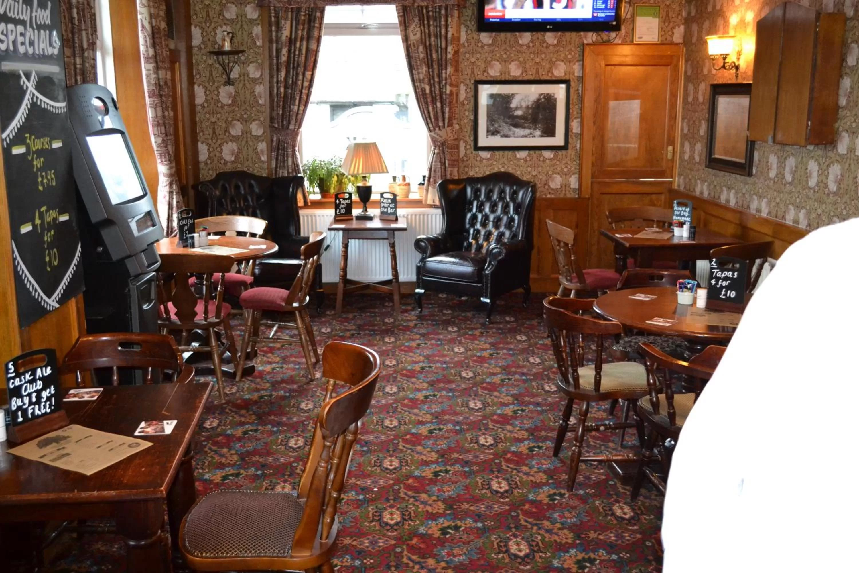 Restaurant/Places to Eat in Oak Tree Inn