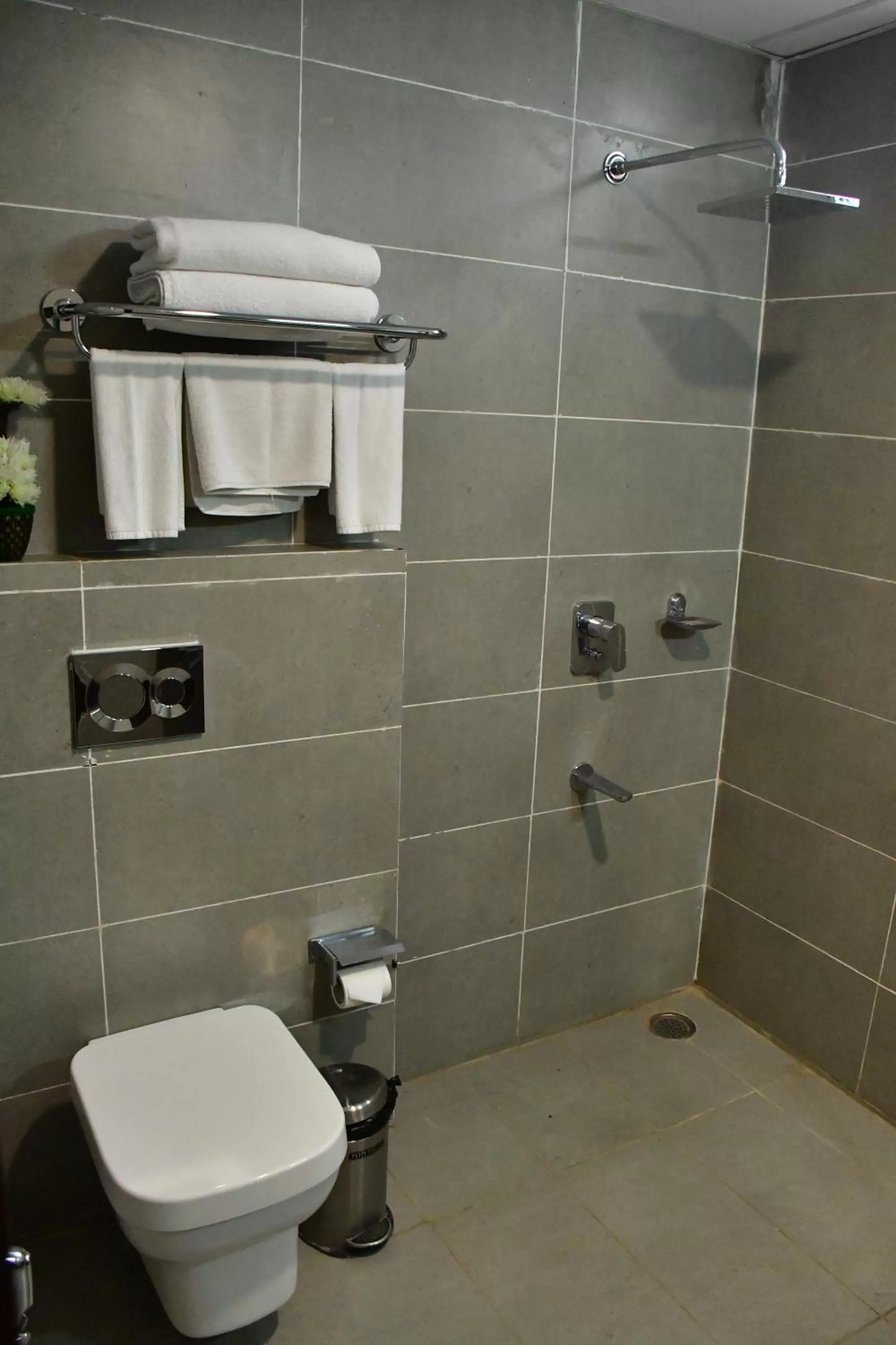 Bathroom in Hotel Yatharth Inn