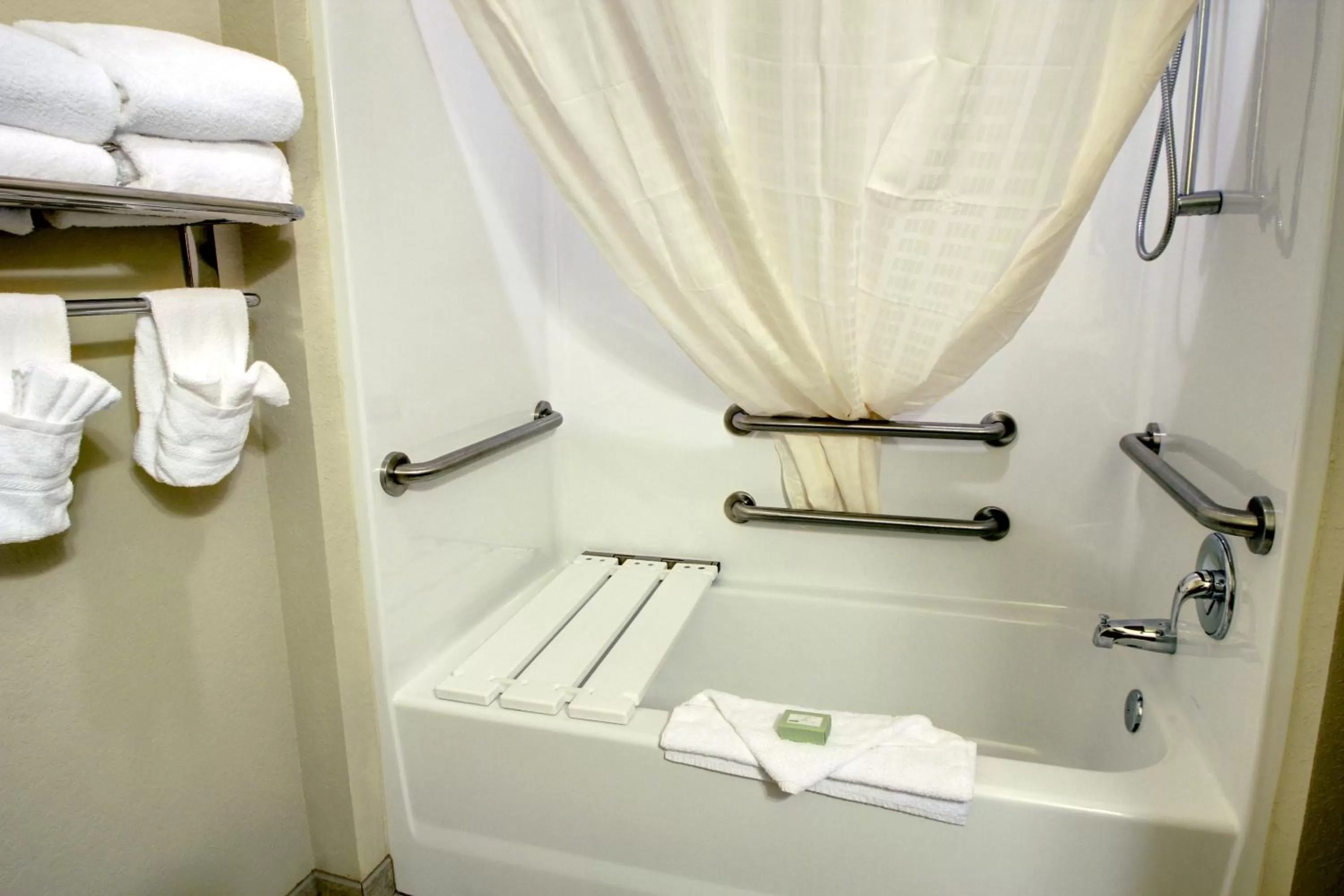 Shower in Cobblestone Hotel & Suites - Waynesboro
