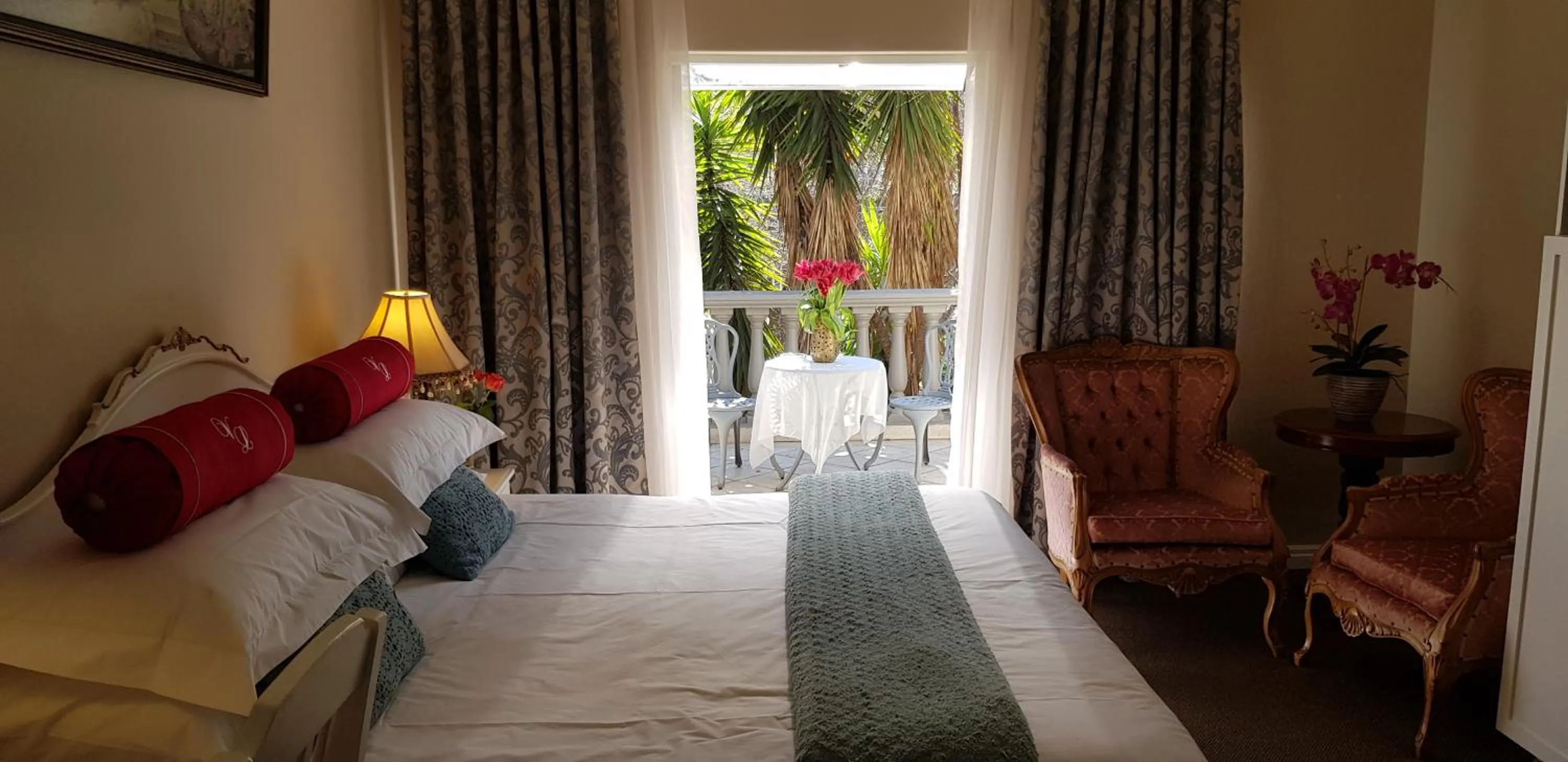 Photo of the whole room, Bed in Villa Lugano Guesthouse