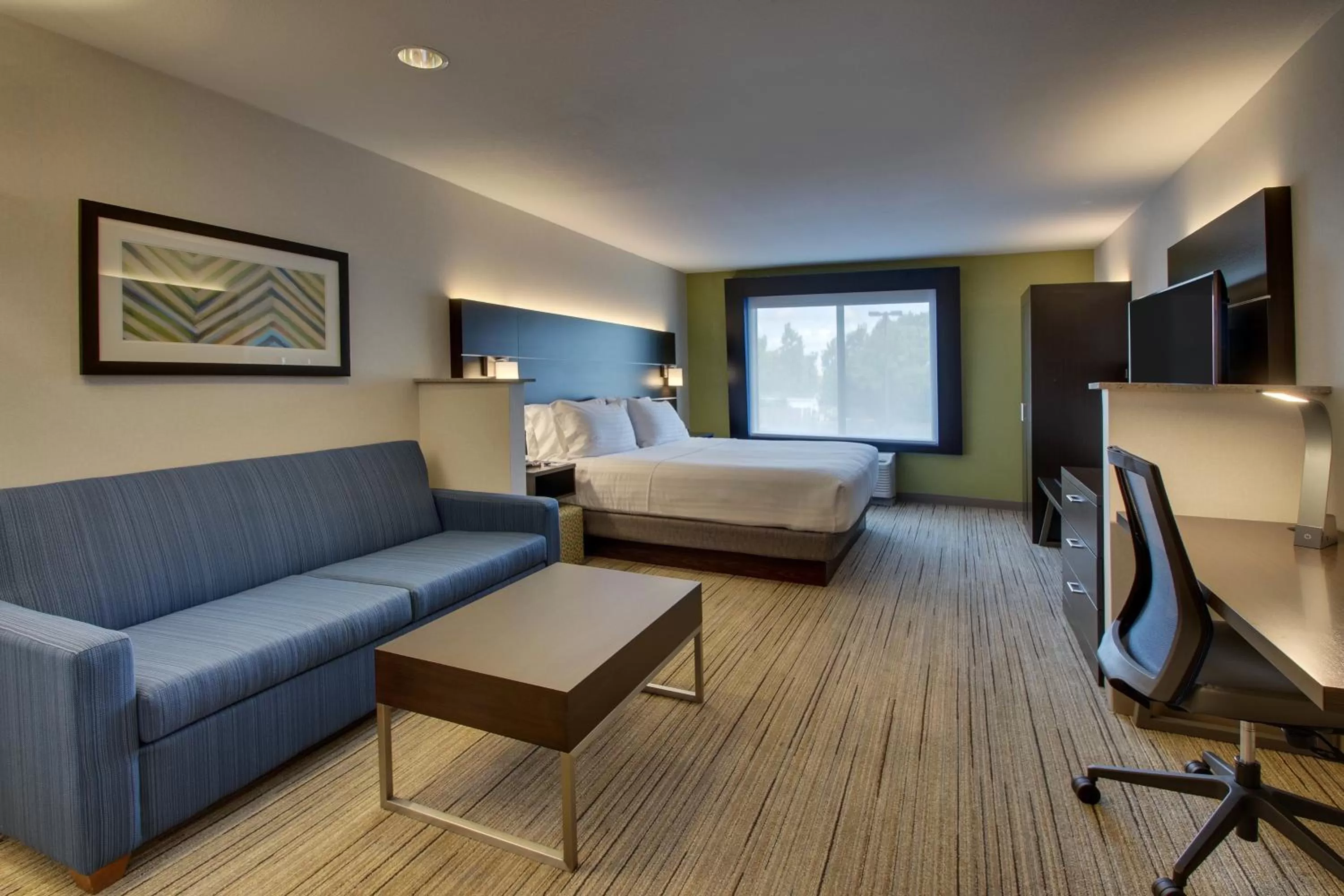 Photo of the whole room, Bed in Holiday Inn Express Hotel & Suites Morris by IHG