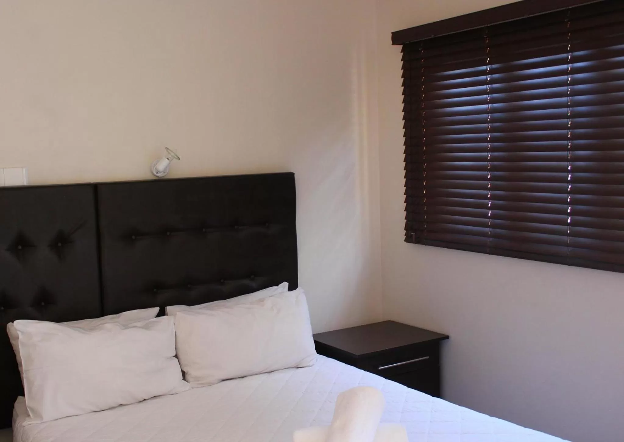 Bed in Horseshoe Inn and Conference Center