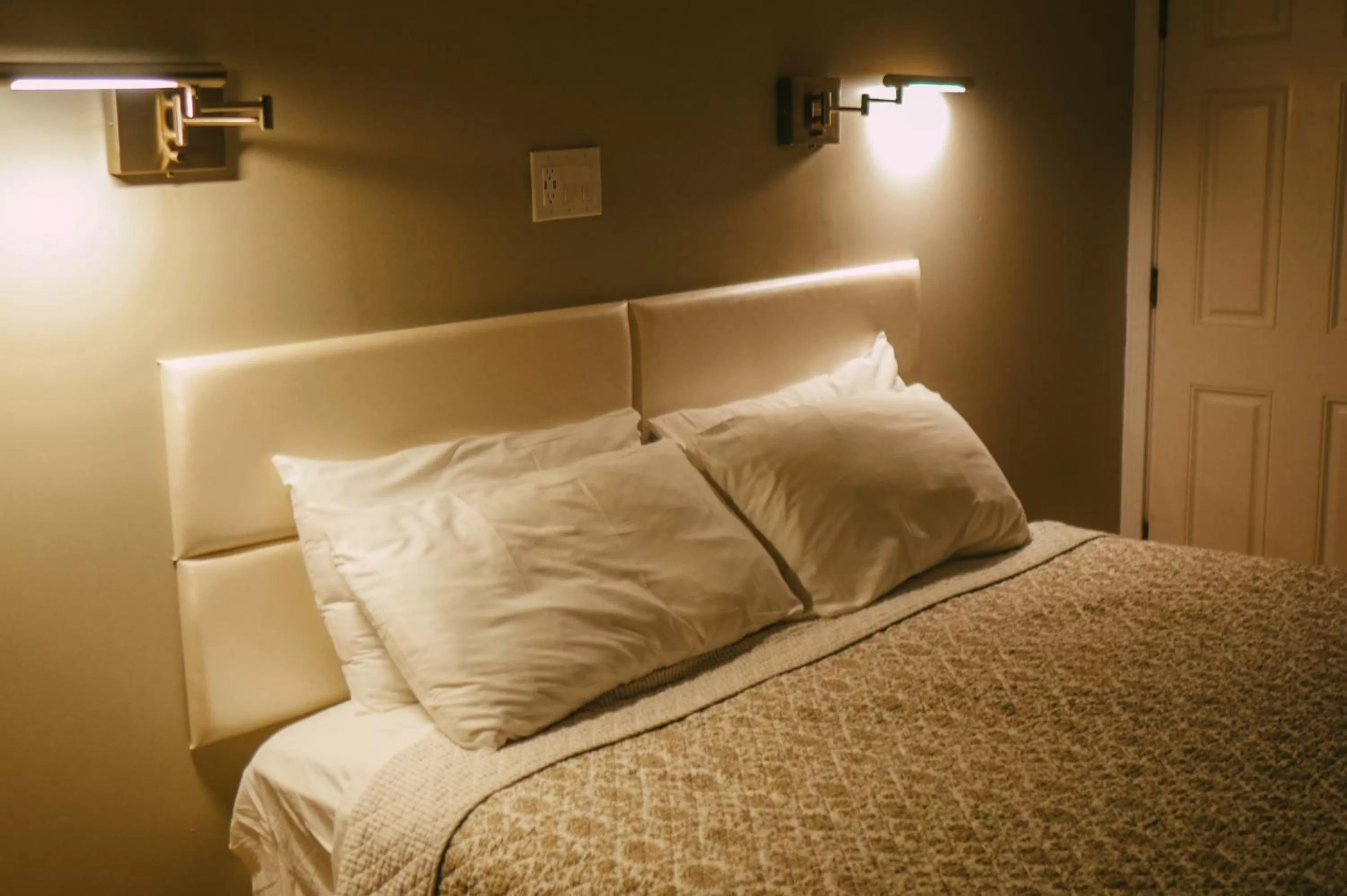 Bed in The Atlantic Motel