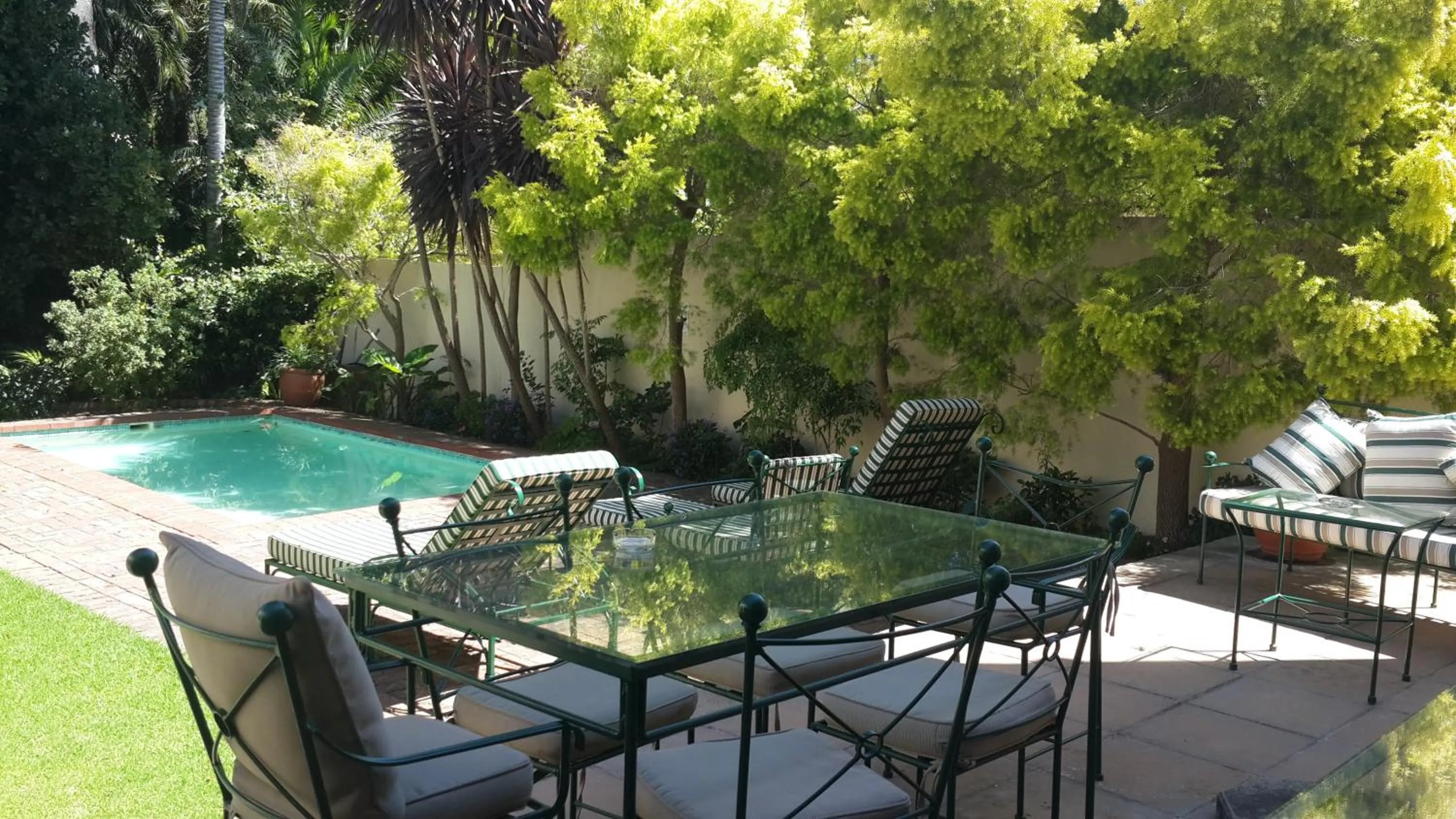 Swimming pool in Riversong Guest House