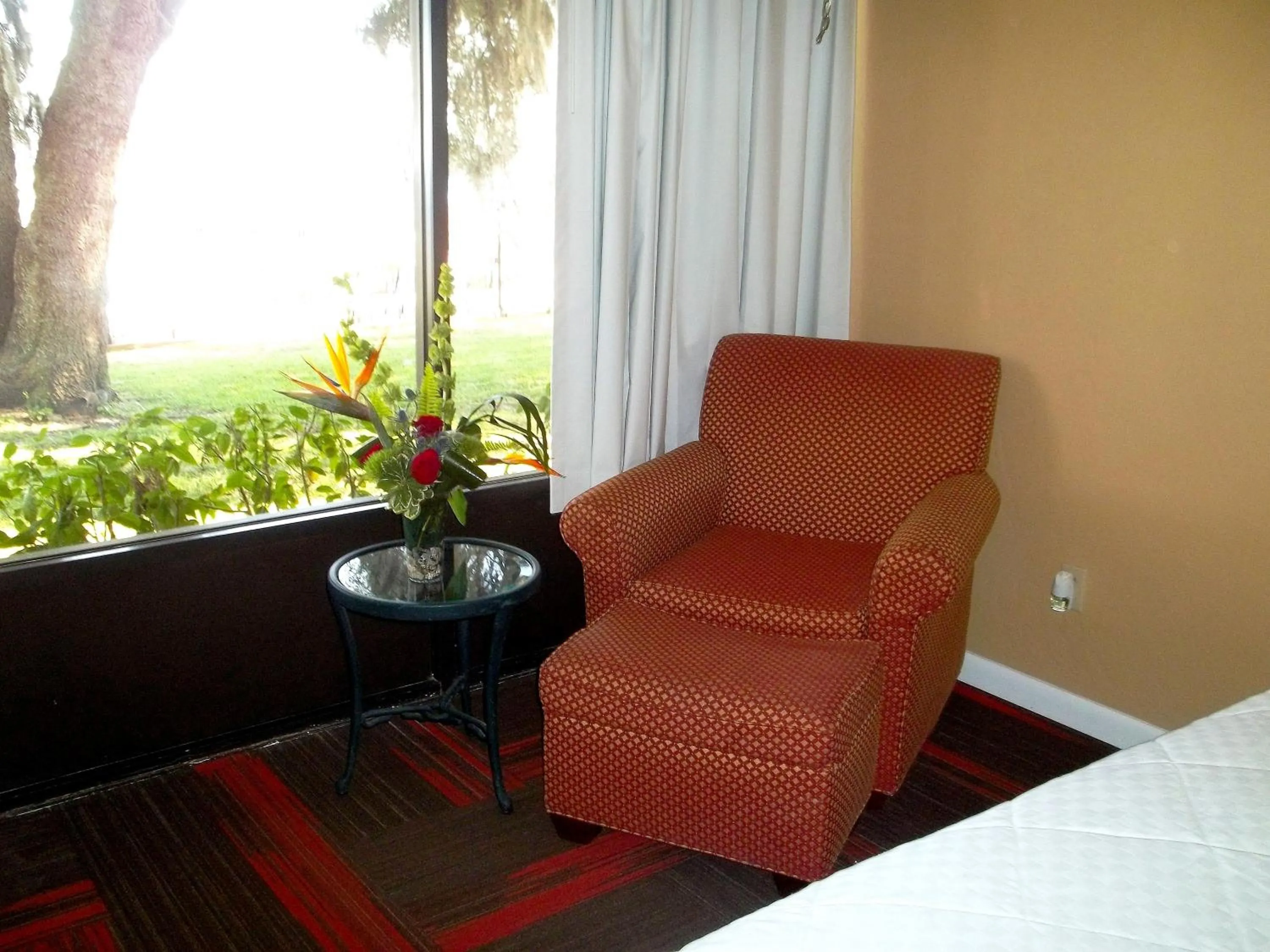 Seating area in Crystal Cove Riverfront Resort