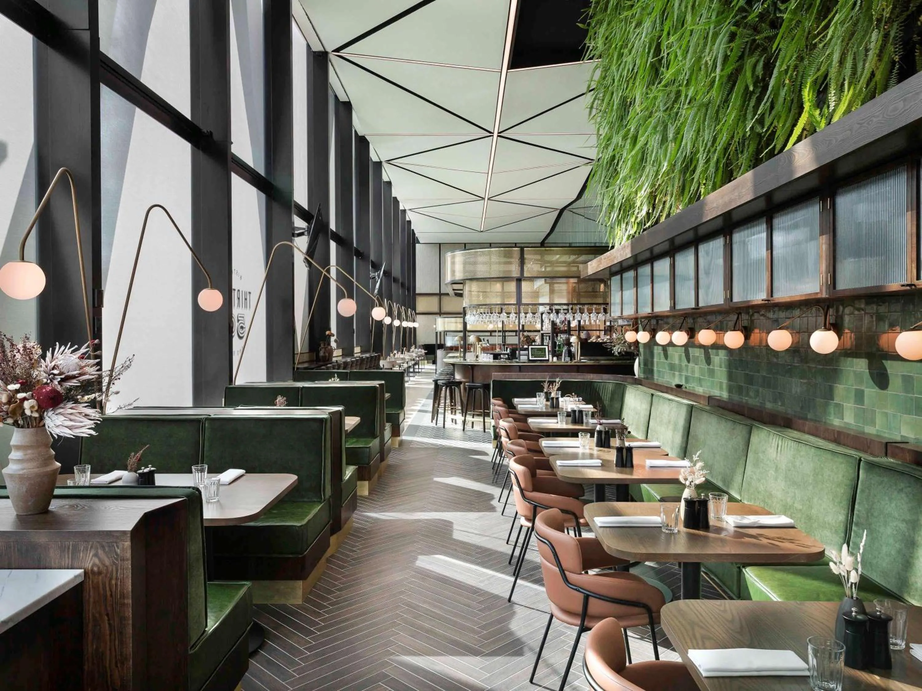 Restaurant/places to eat in Novotel Auckland Airport