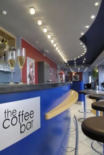 Lounge or bar in Executive Hotel