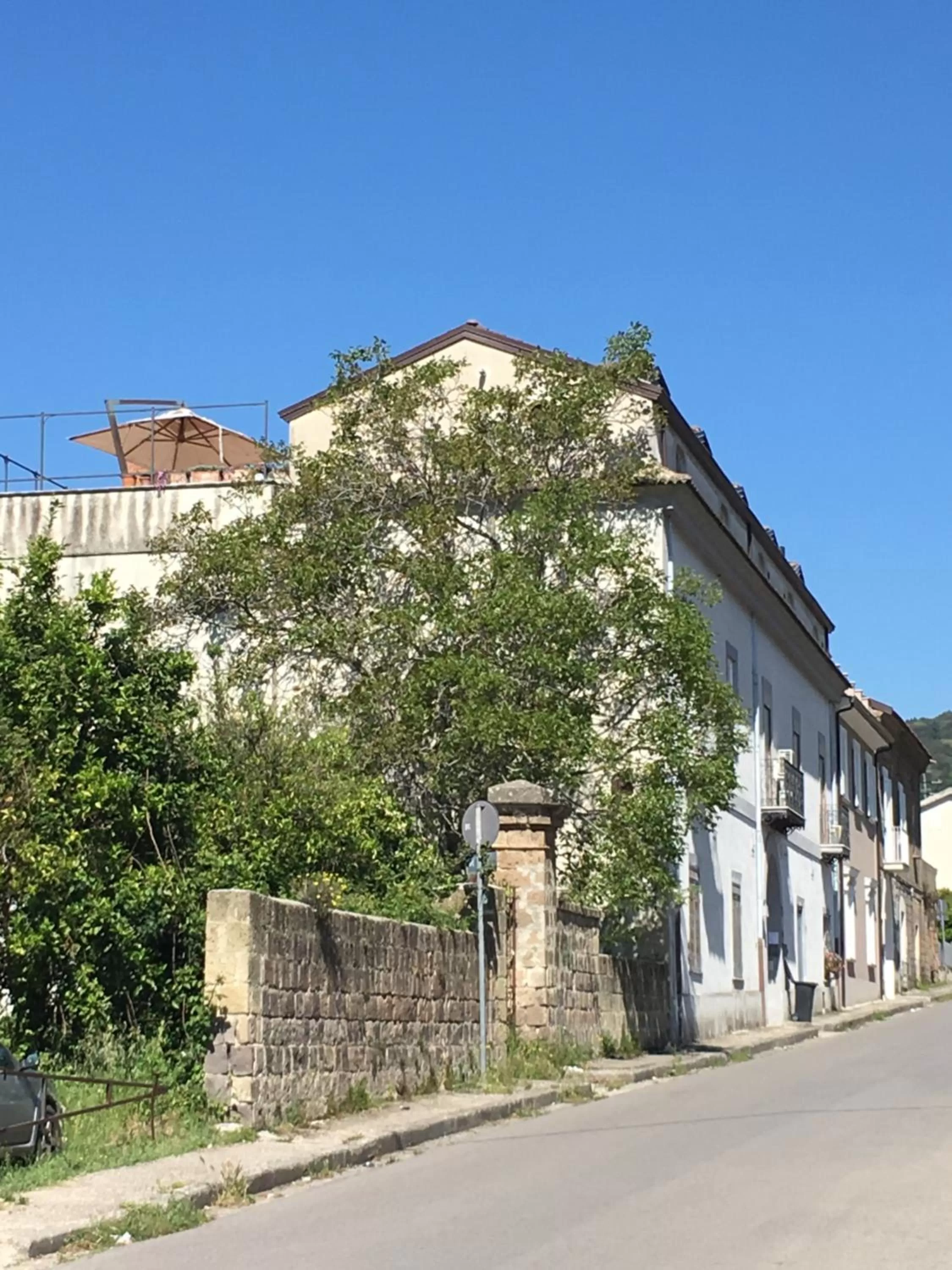 Facade/entrance in B&B MontAlbano