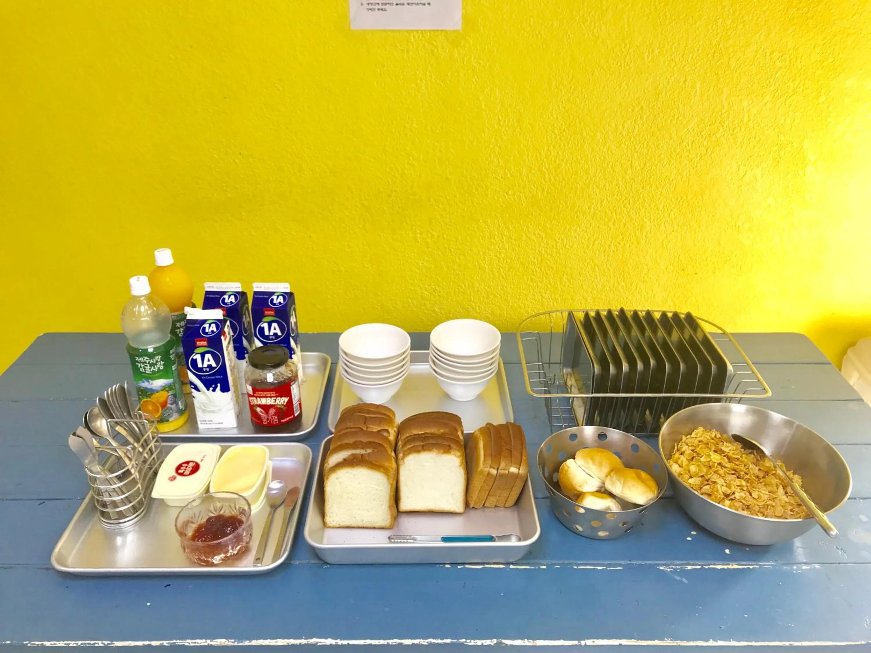 Food and drinks in Slow Citi Guest House -슬로시티게스트하우스