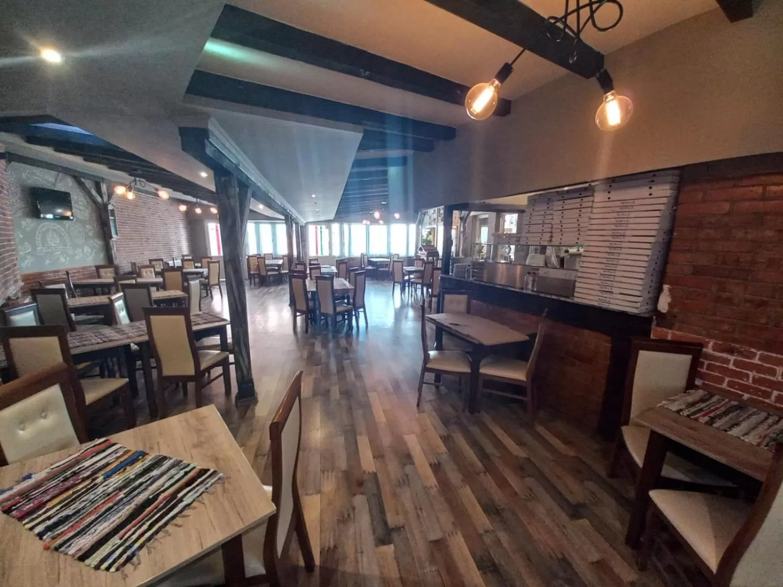 Restaurant/places to eat in Hotel Roma