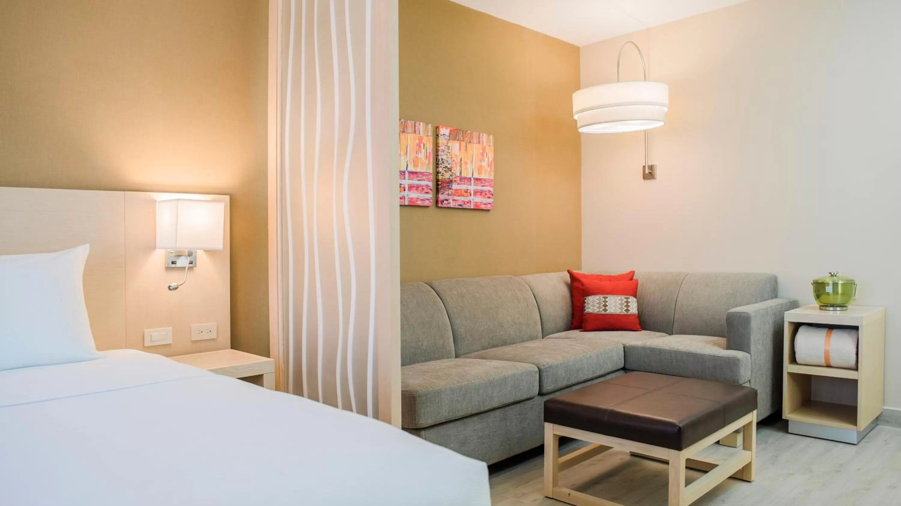 Living room, Bed in Hyatt Place Managua