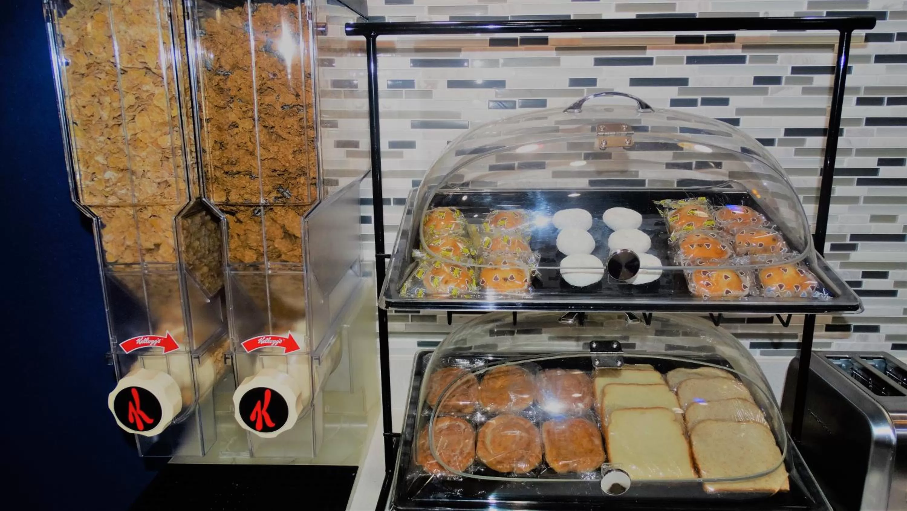 Continental breakfast in Oak Tree Inn & Suites