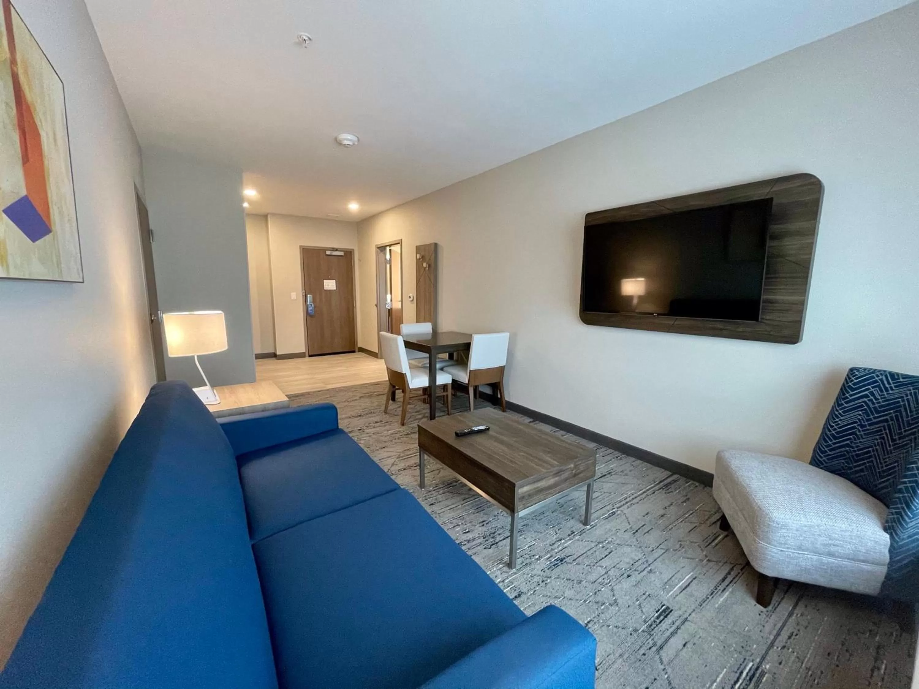 Photo of the whole room in Holiday Inn Express & Suites - Ft. Smith - Airport by IHG
