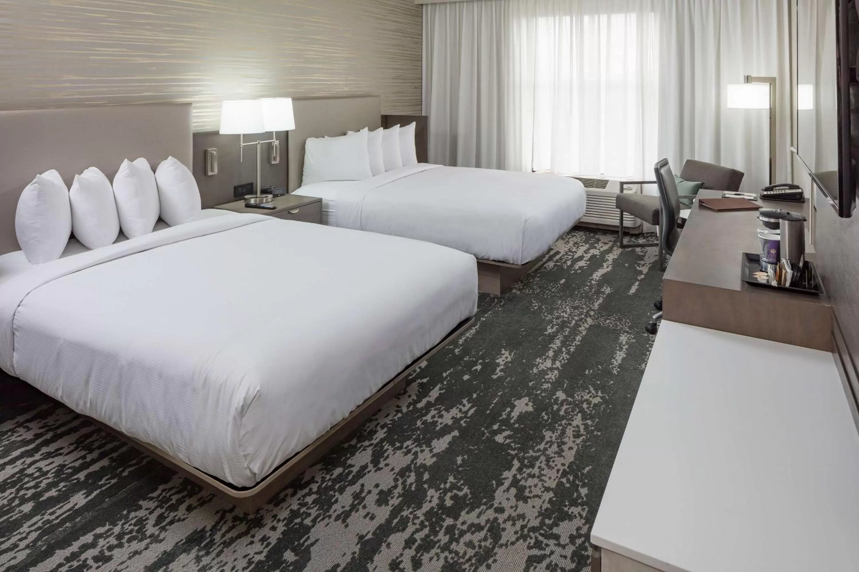 Bedroom, Bed in DoubleTree by Hilton Boston Logan Airport Chelsea