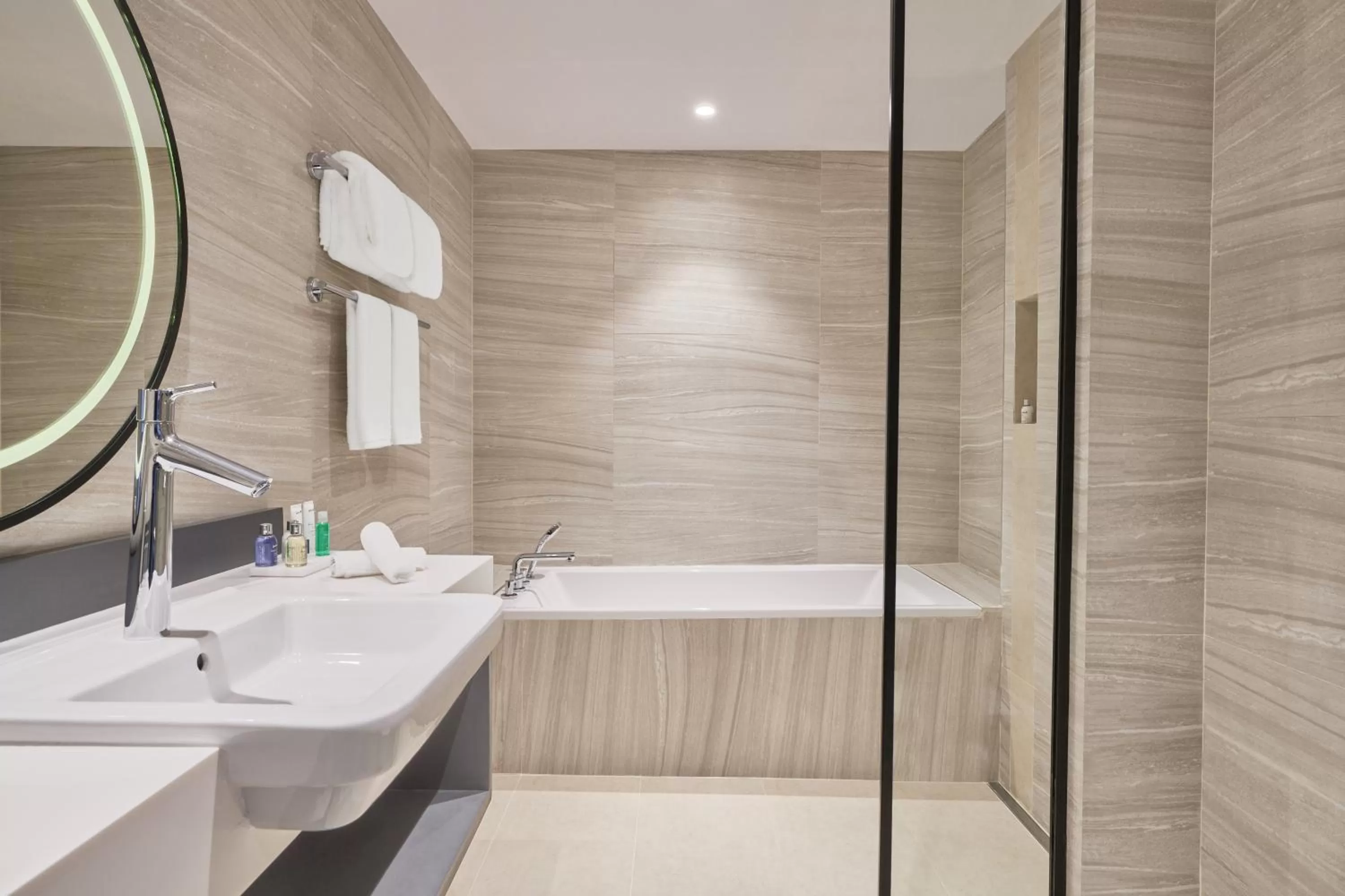 Shower in Radisson Blu Hotel Riyadh Convention and Exhibition Center