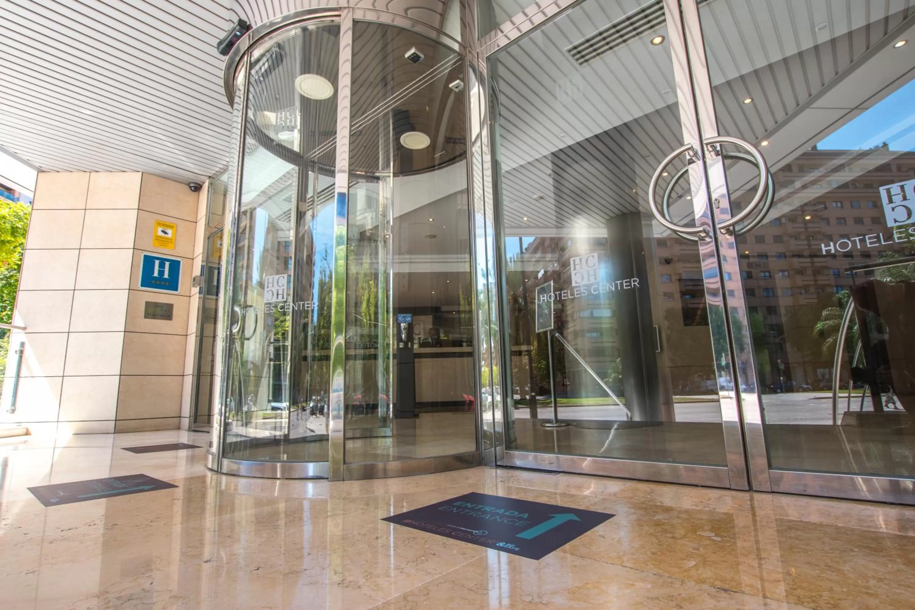 Facade/entrance in Hotel Valencia Center
