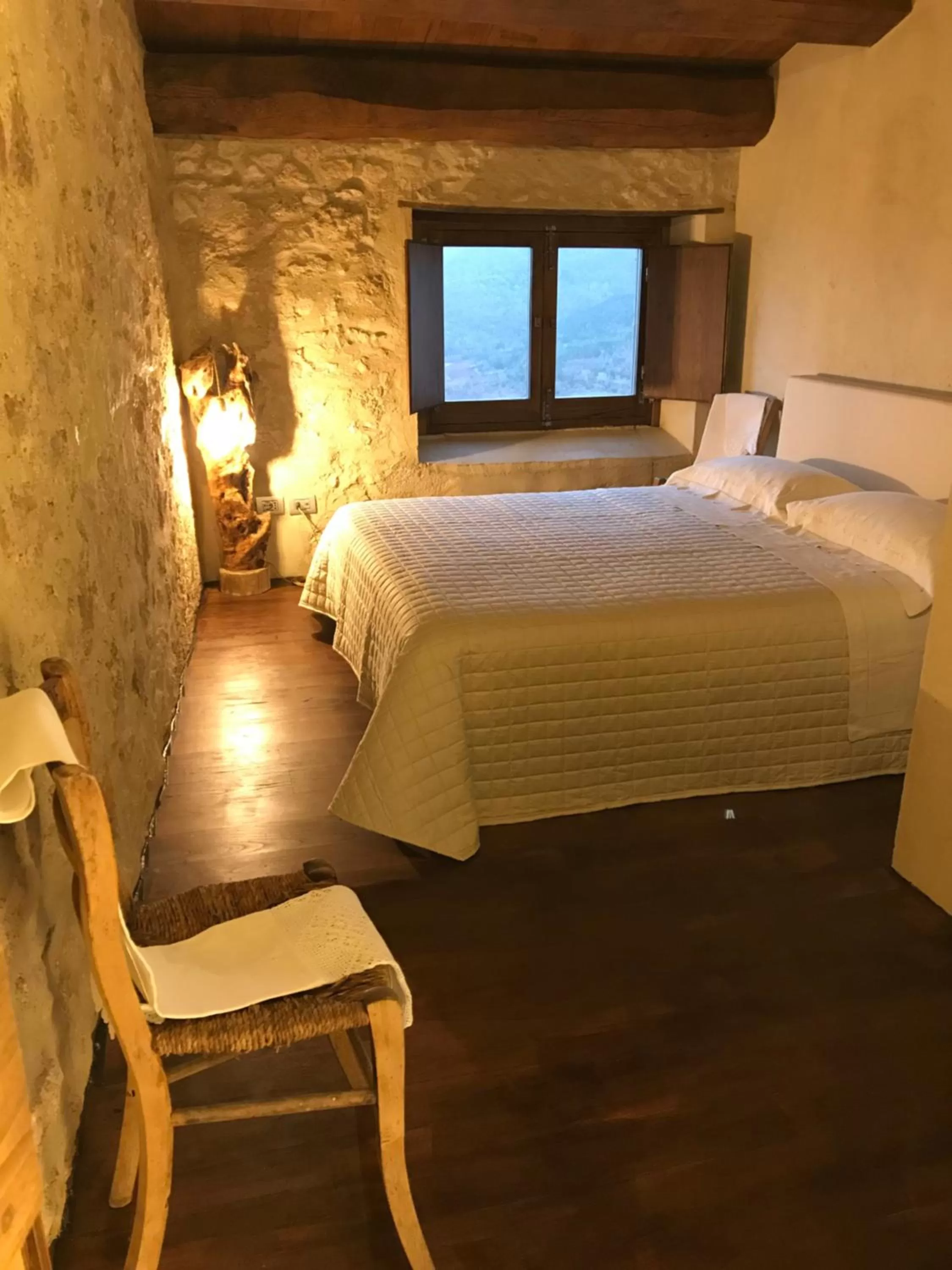 Photo of the whole room, Bed in Charme in Perillis