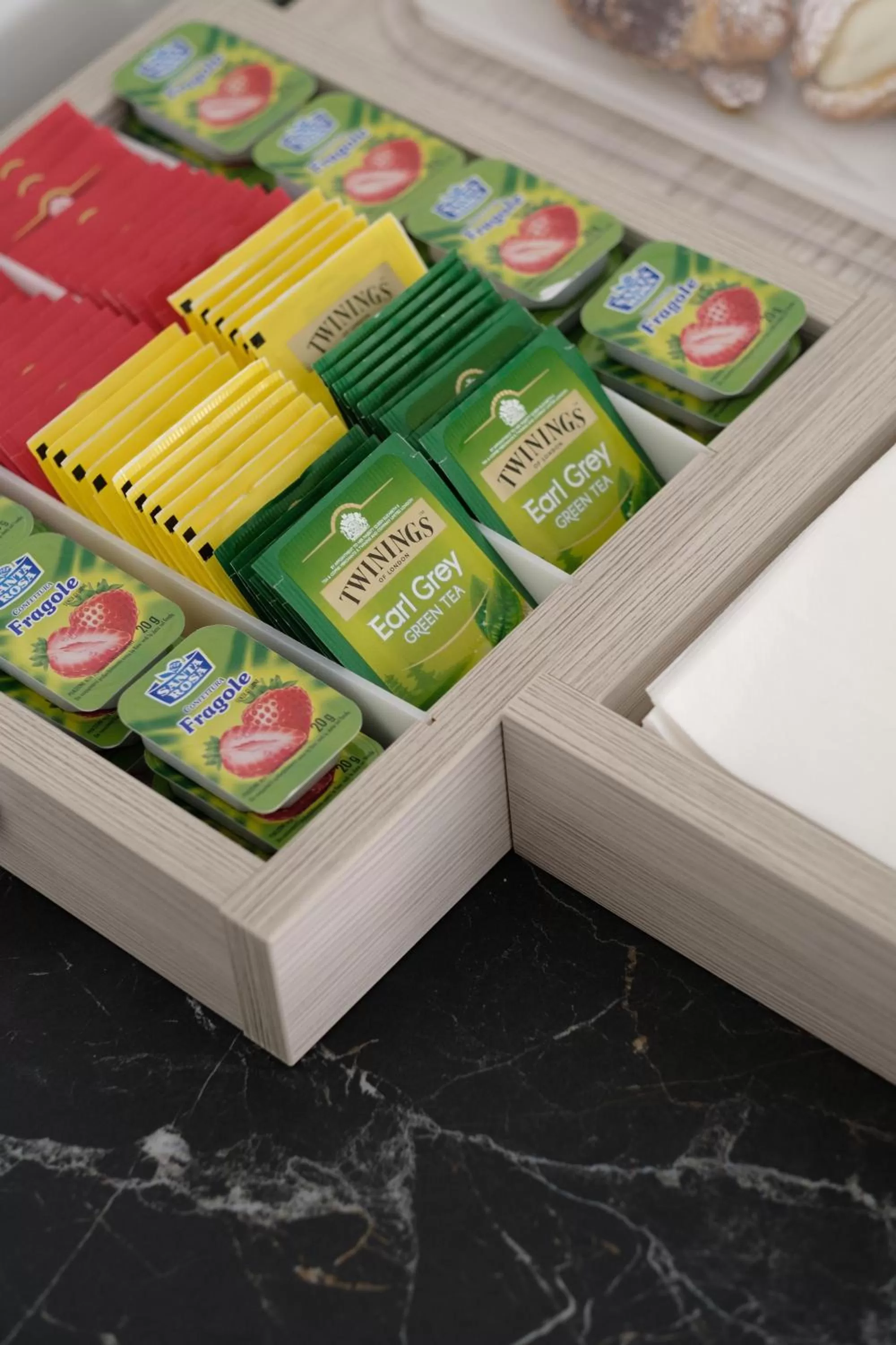 Food and drinks in Domea Superior Rooms Bed and Breakfast