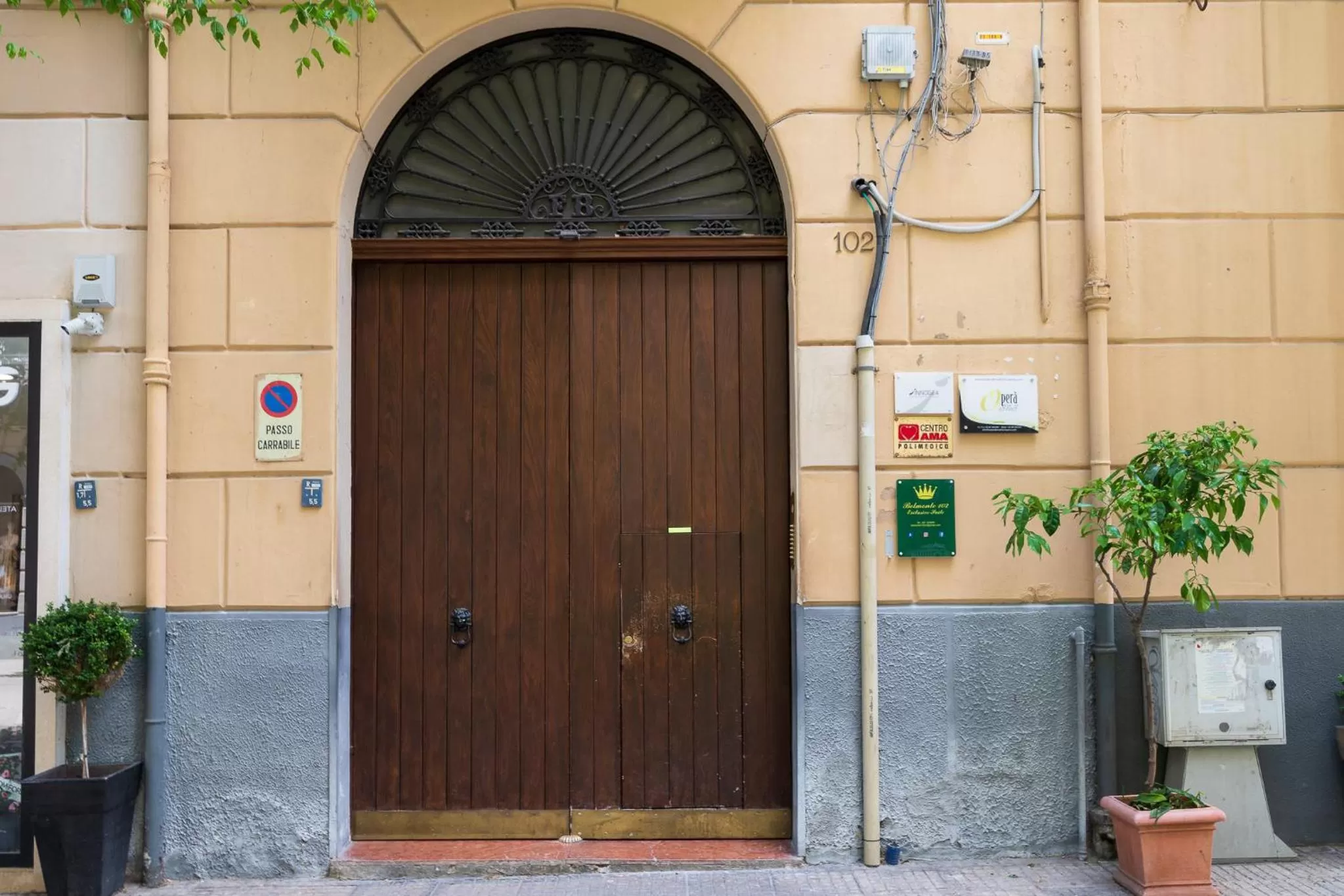 Facade/entrance in Belmonte102 Esclusive Suites