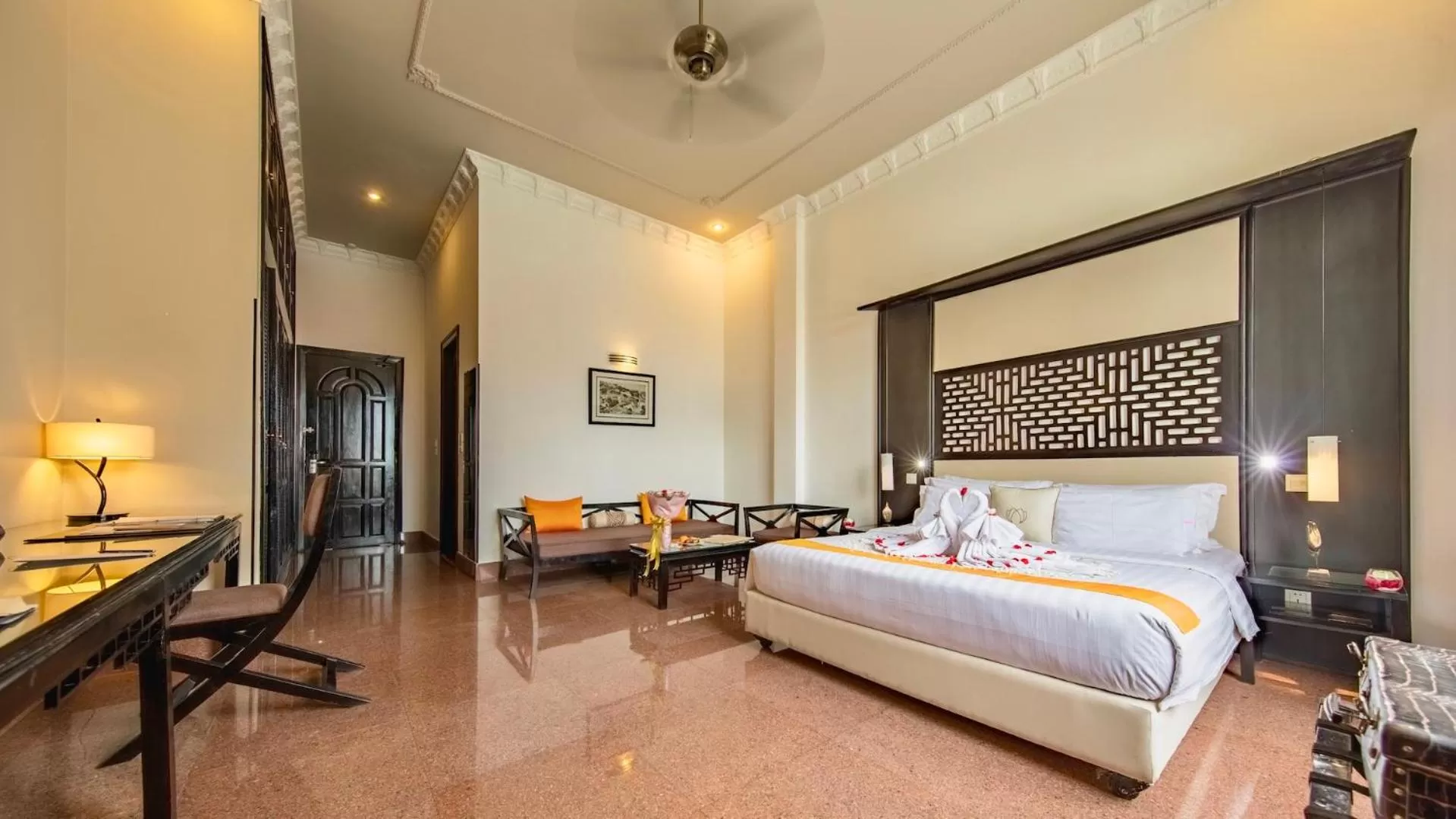 Photo of the whole room, Bed in White Mansion 白色公馆