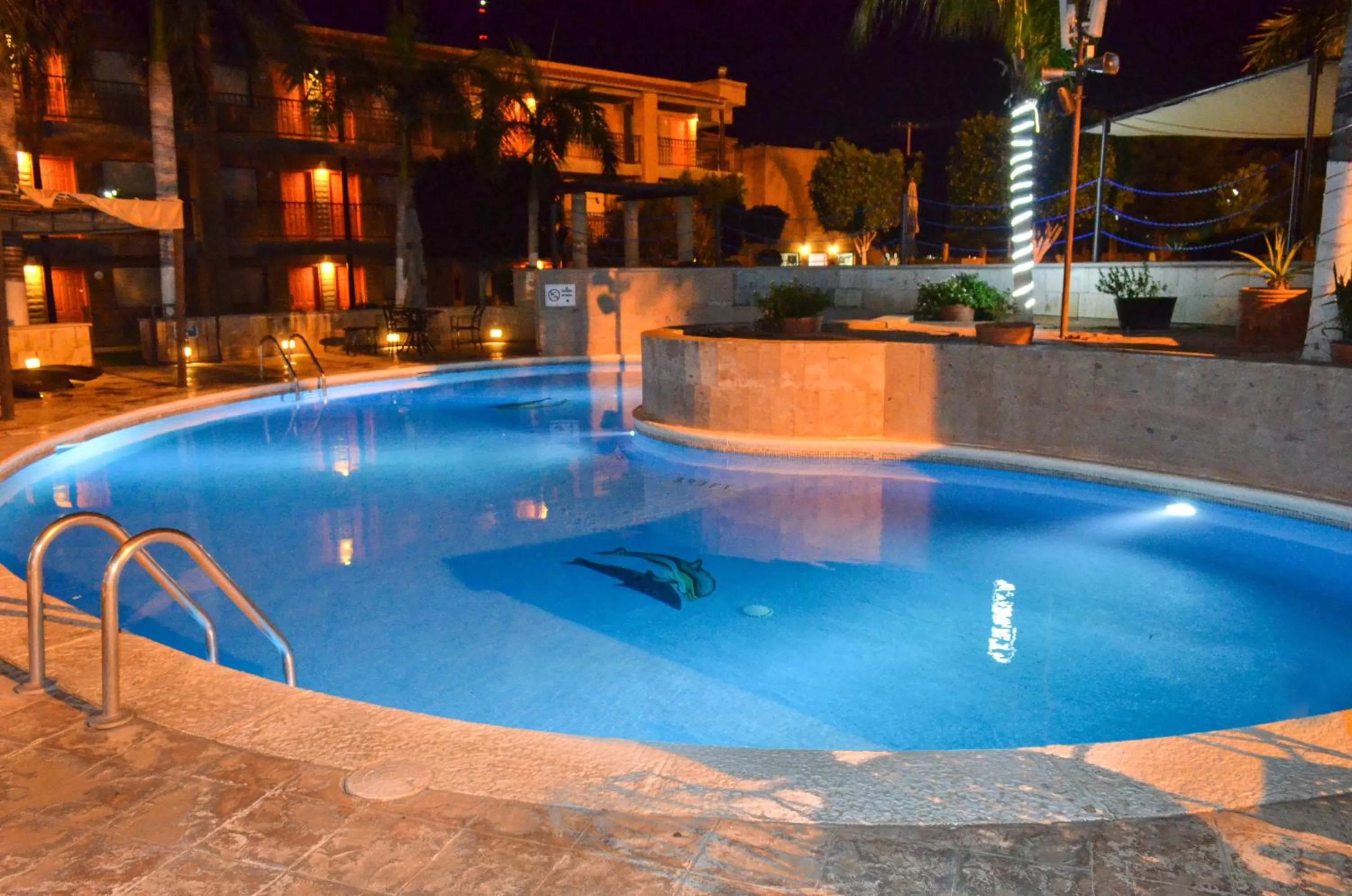 Swimming pool in Hotel Colonial Hermosillo