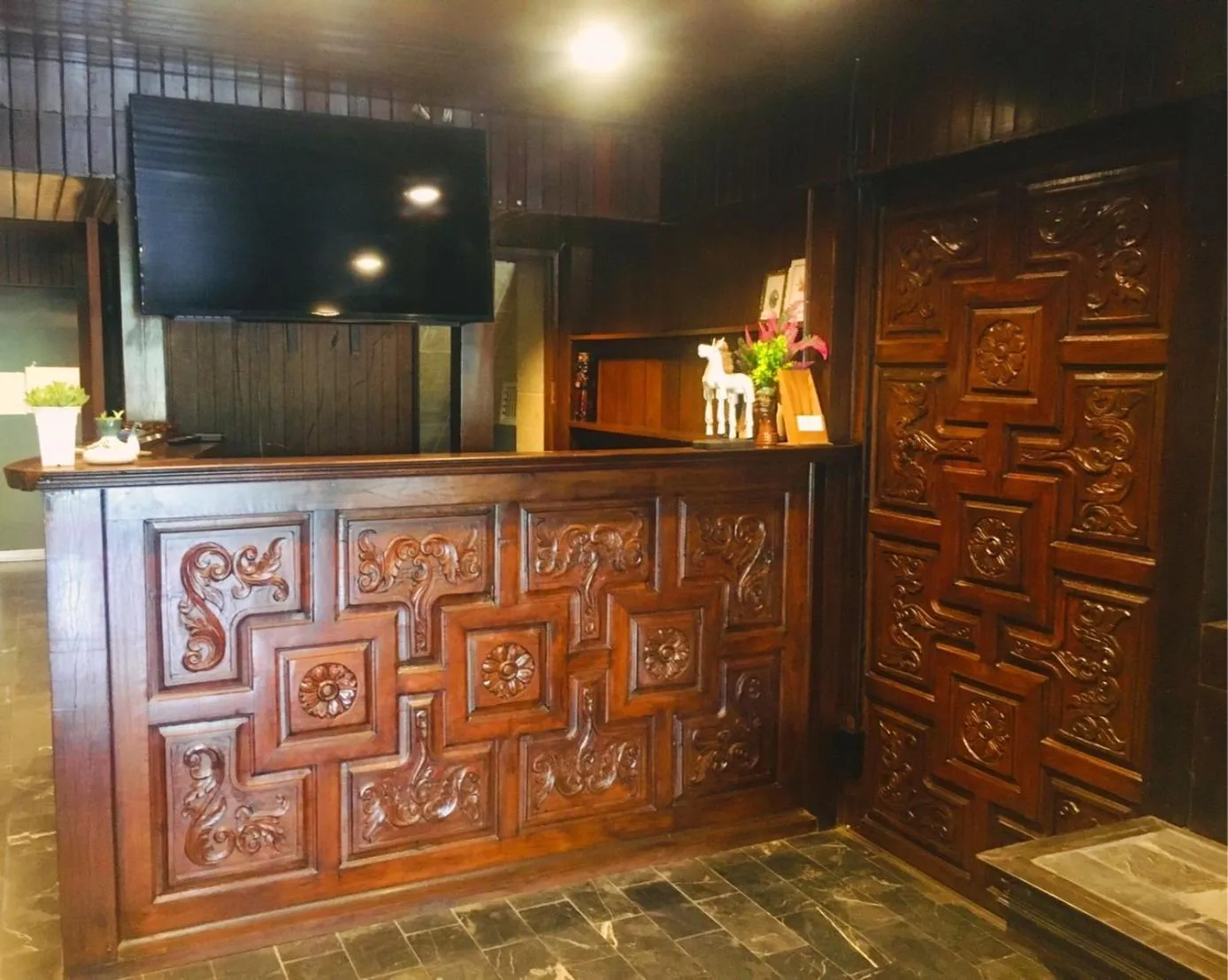 Communal lounge/ TV room in Blue Dream Guesthouse