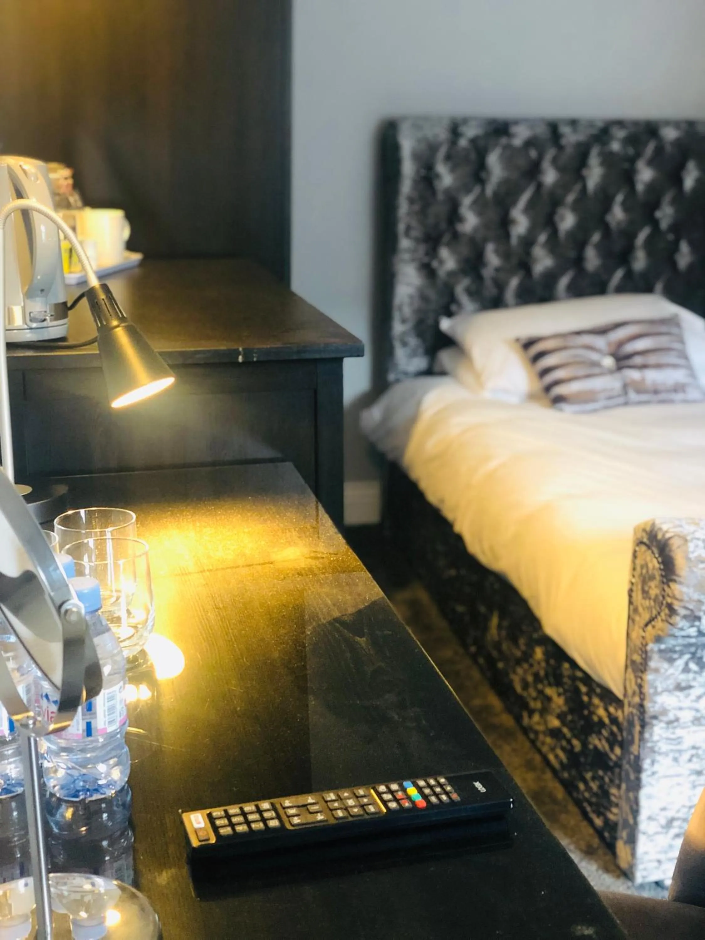 Bedroom, Bed in Hardwick Arms Hotel