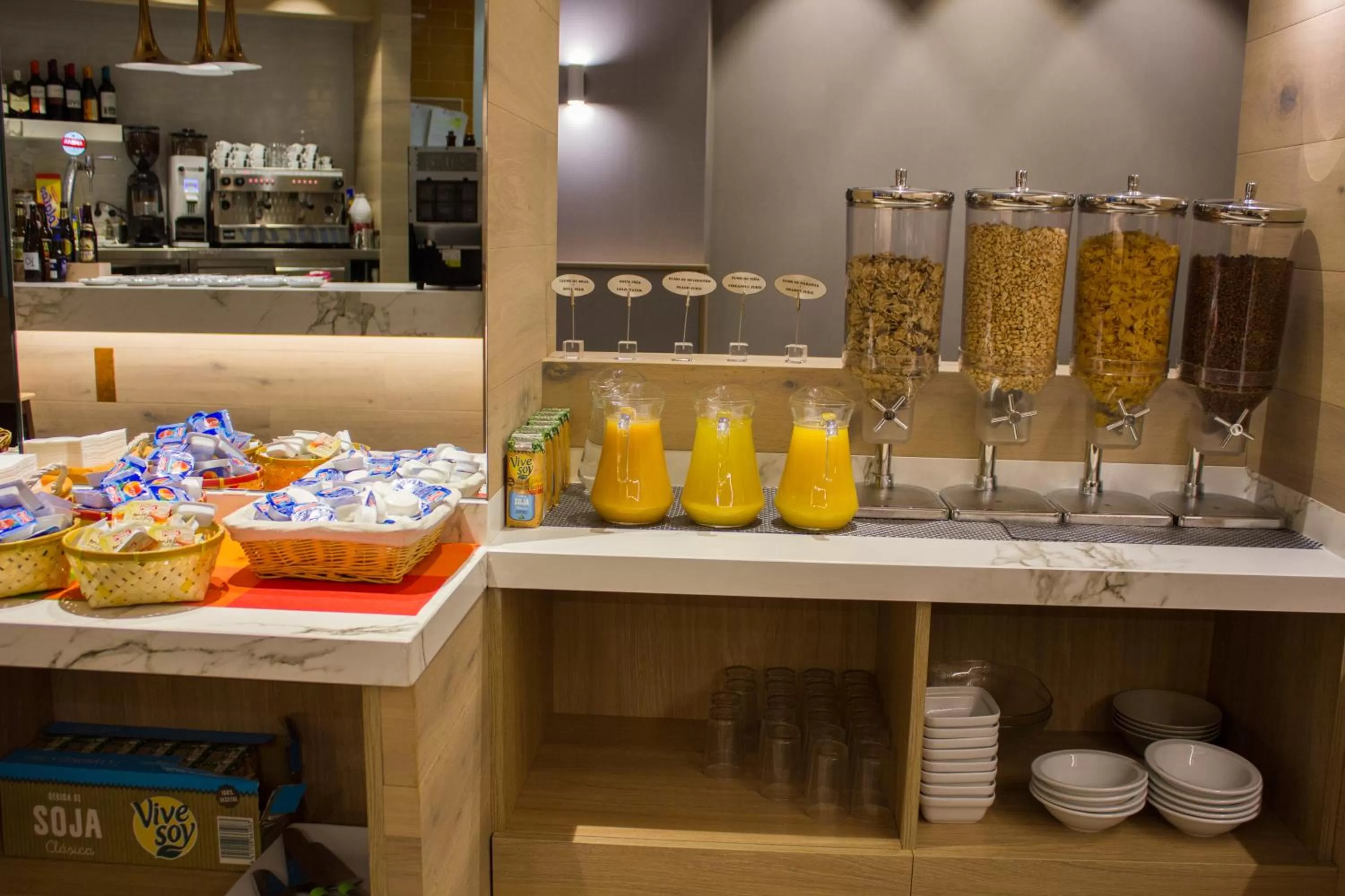 Restaurant/places to eat in Hotel Gran Via