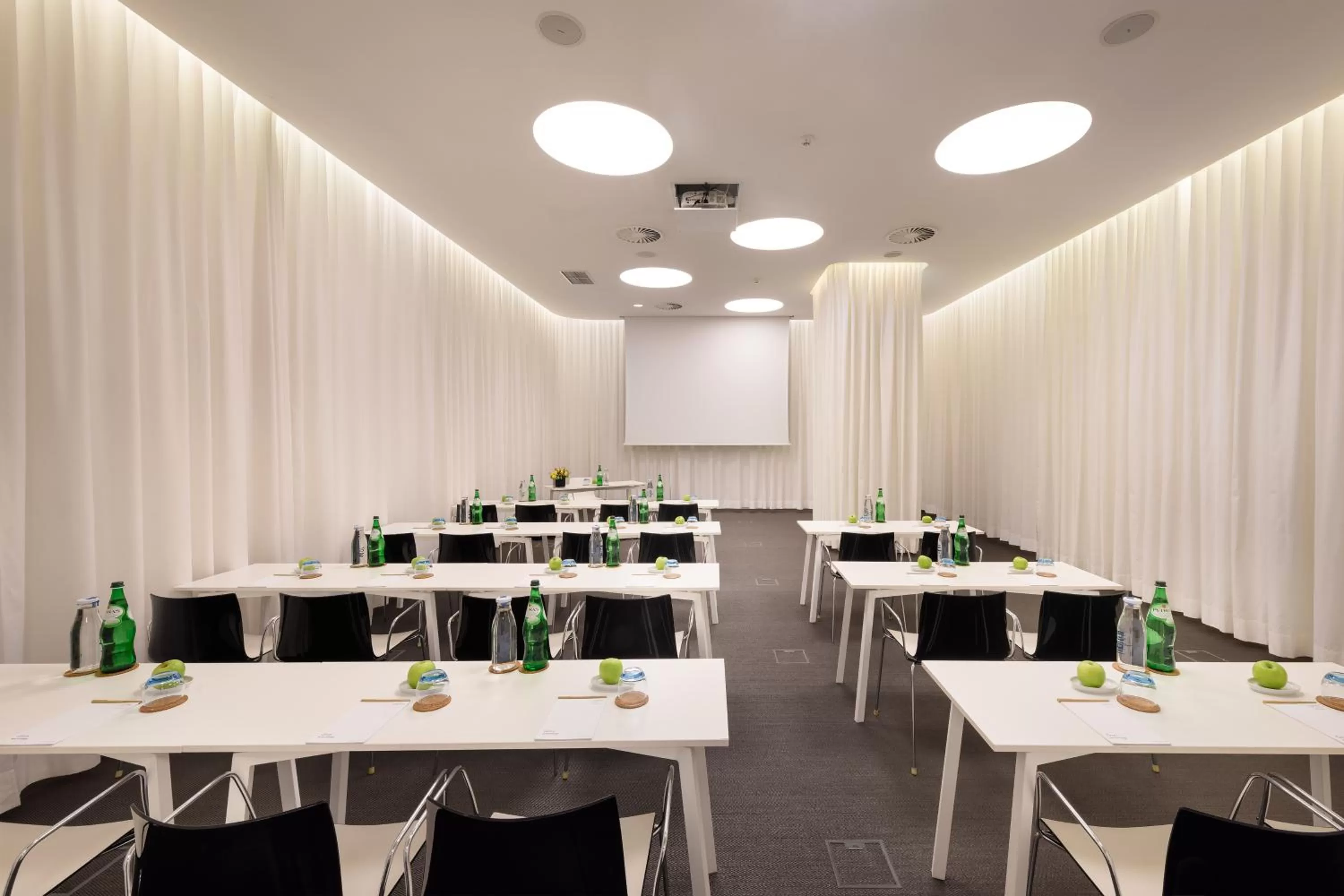 Business facilities in Inspira Liberdade Boutique Hotel