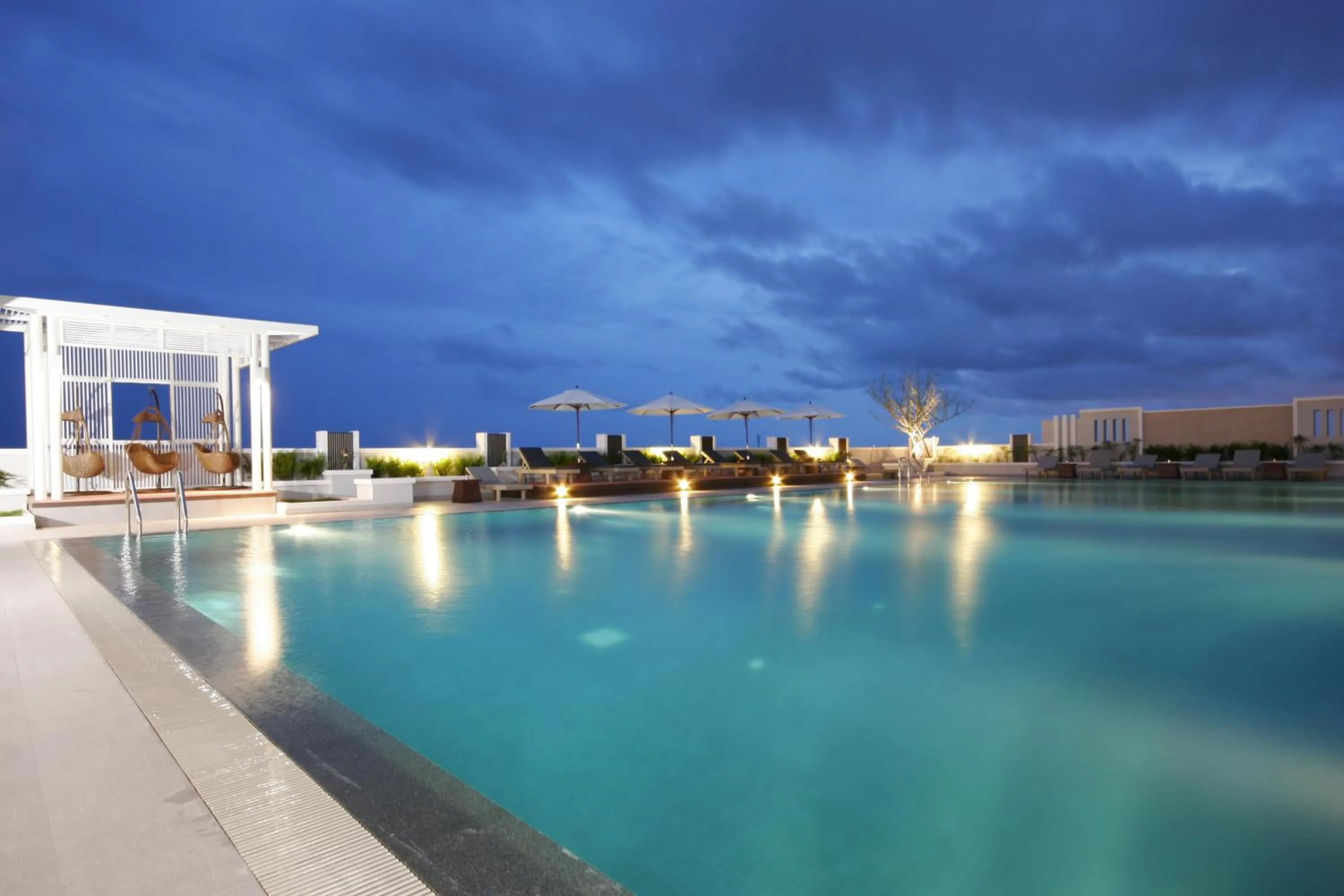 Swimming pool in Kameo Grand Hotel & Serviced Apartment, Rayong