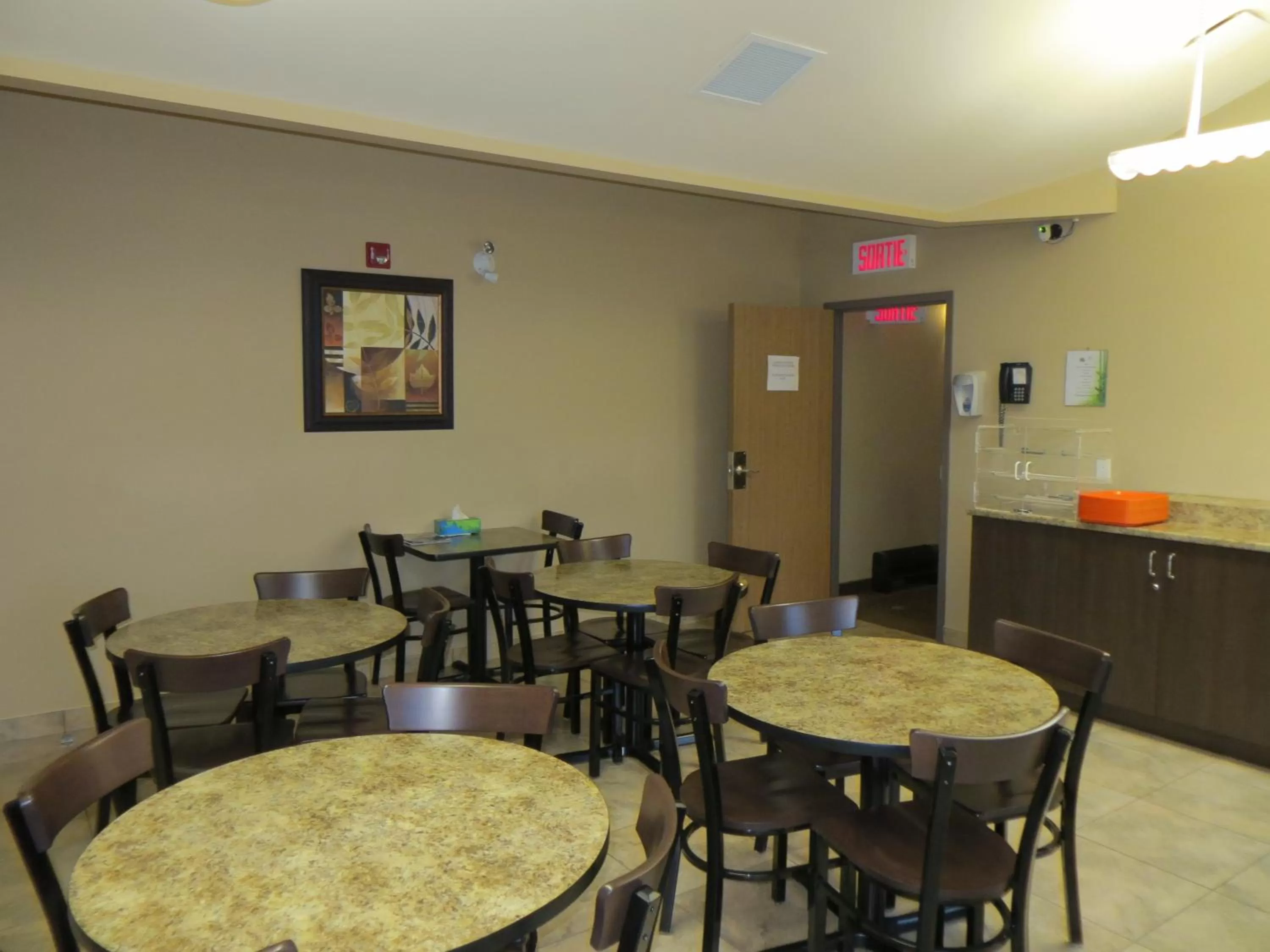 Restaurant/places to eat in Villegiature Deux Rivieres Resort