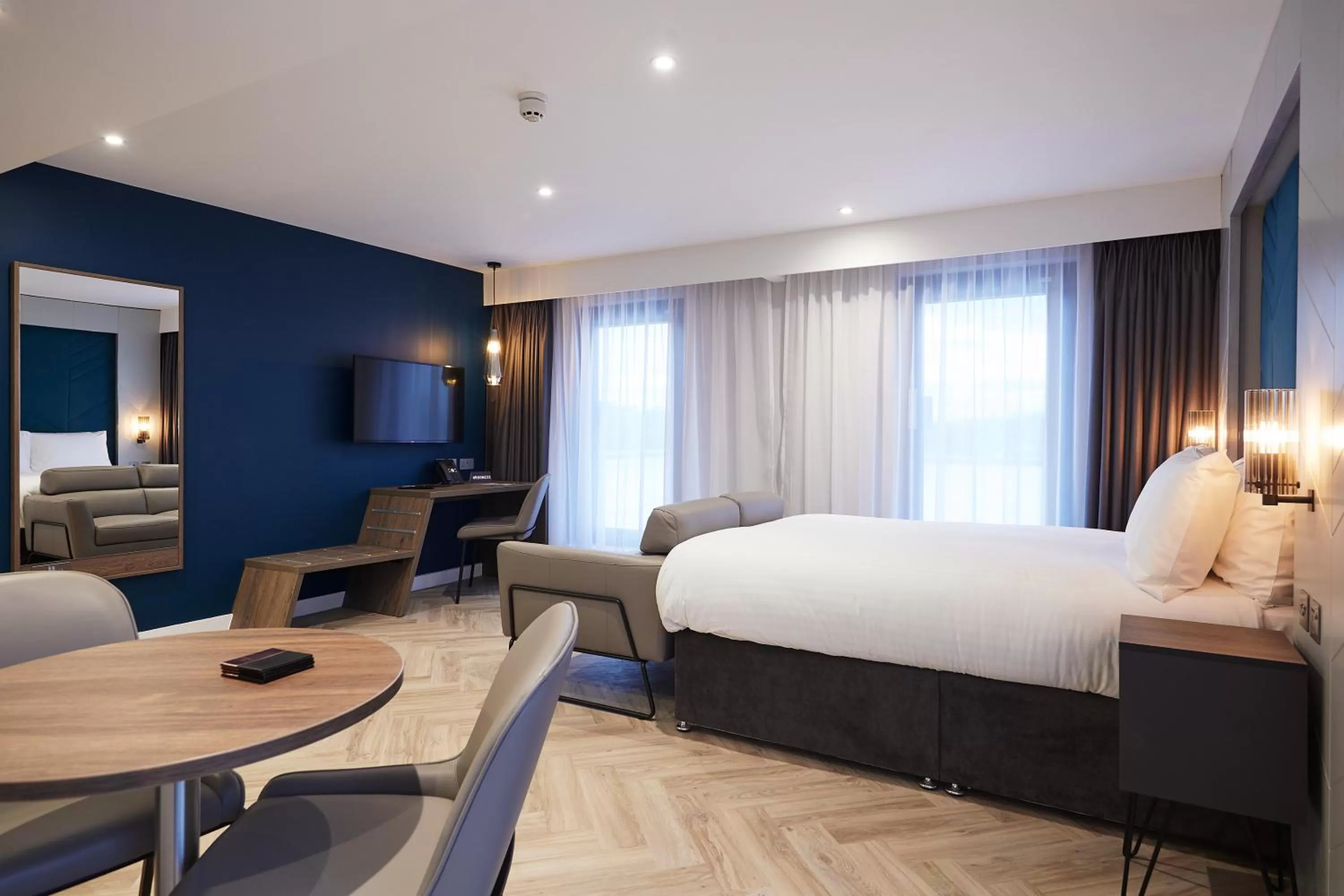 Photo of the whole room, Bed in Roomzzz York City