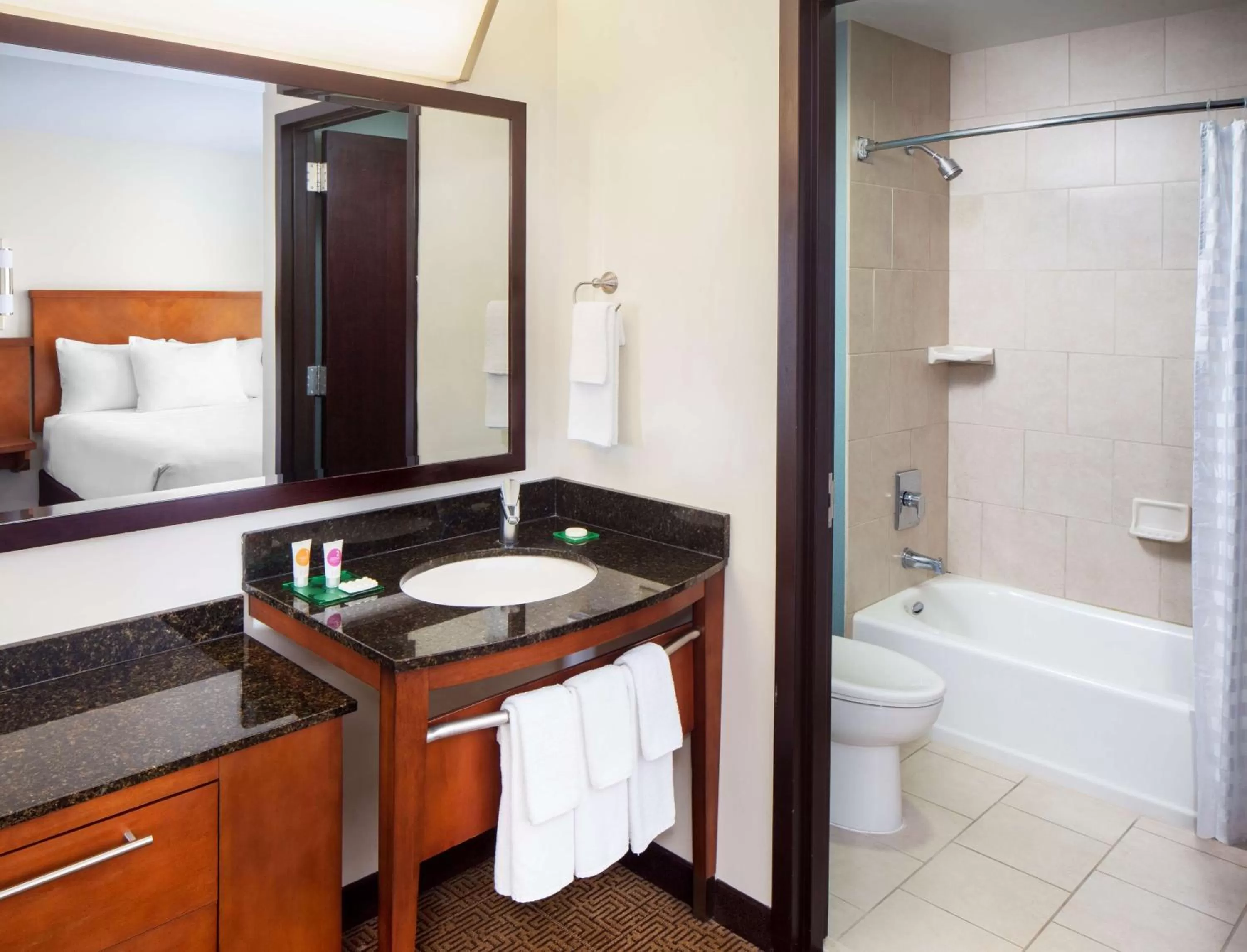 Bathroom, Bed in Hyatt Place Phoenix/ Mesa