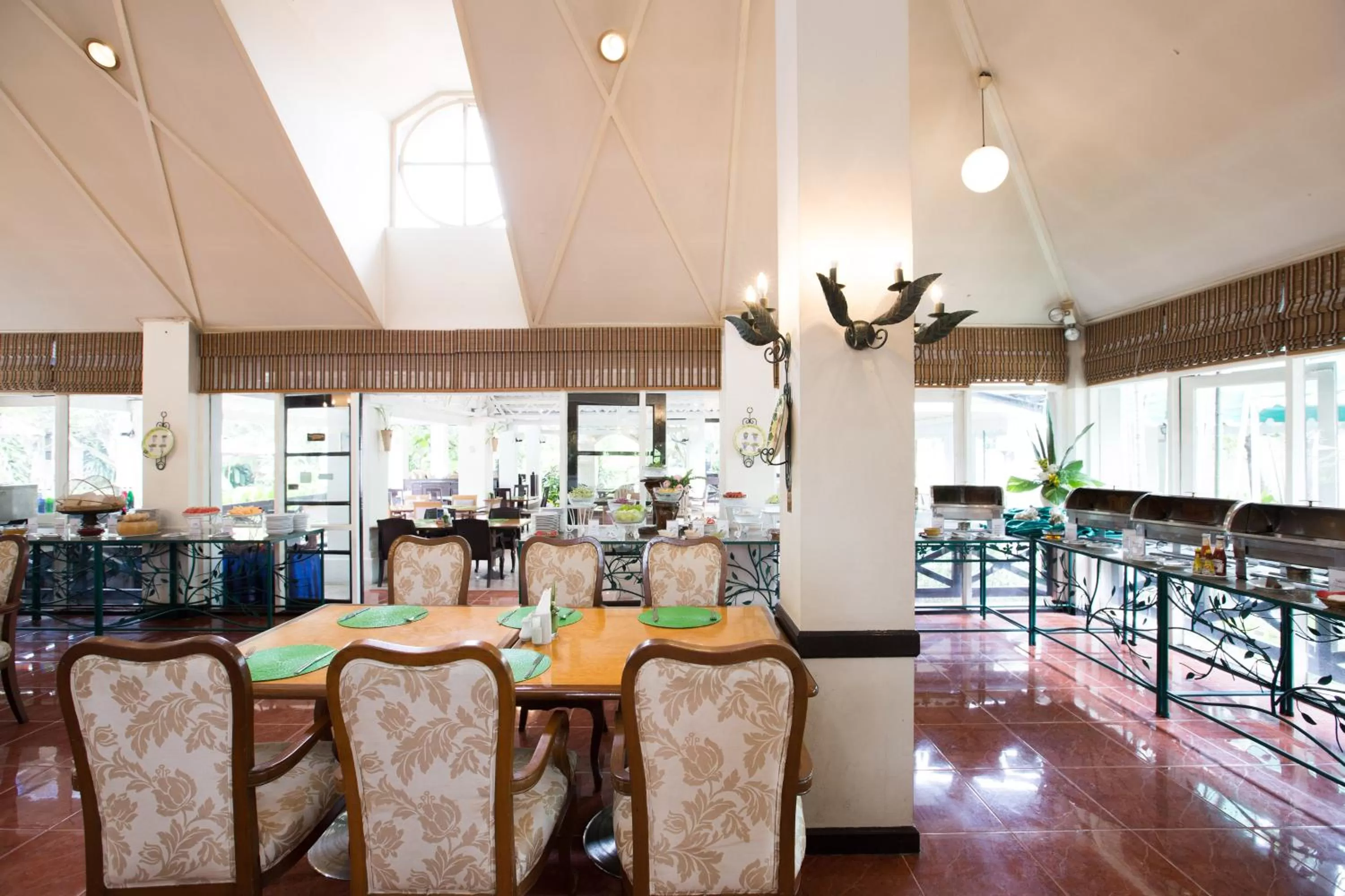 Restaurant/places to eat in Eurasia Chiang Mai Hotel