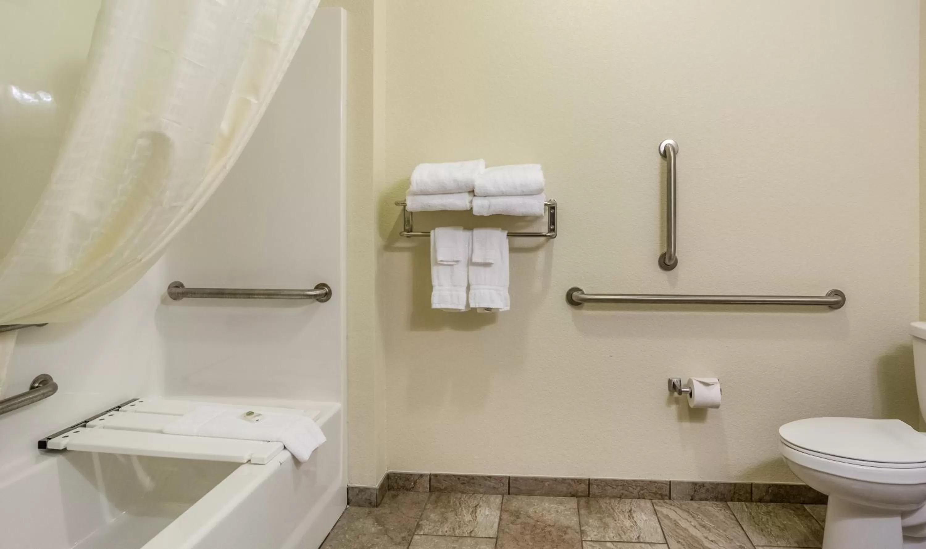 Shower in Cobblestone Inn & Suites - Altamont