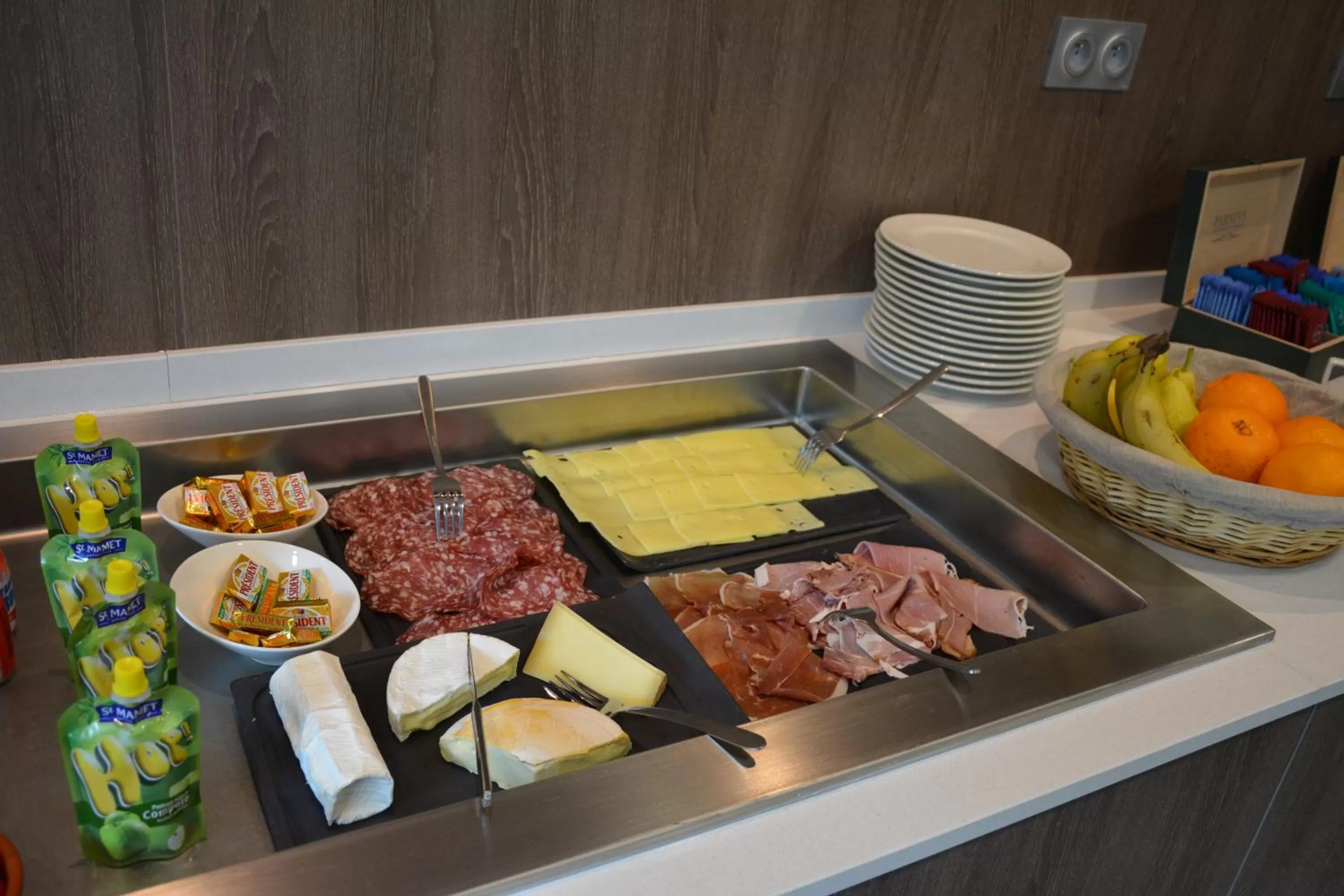 Buffet breakfast in Mercure Belfort Centre