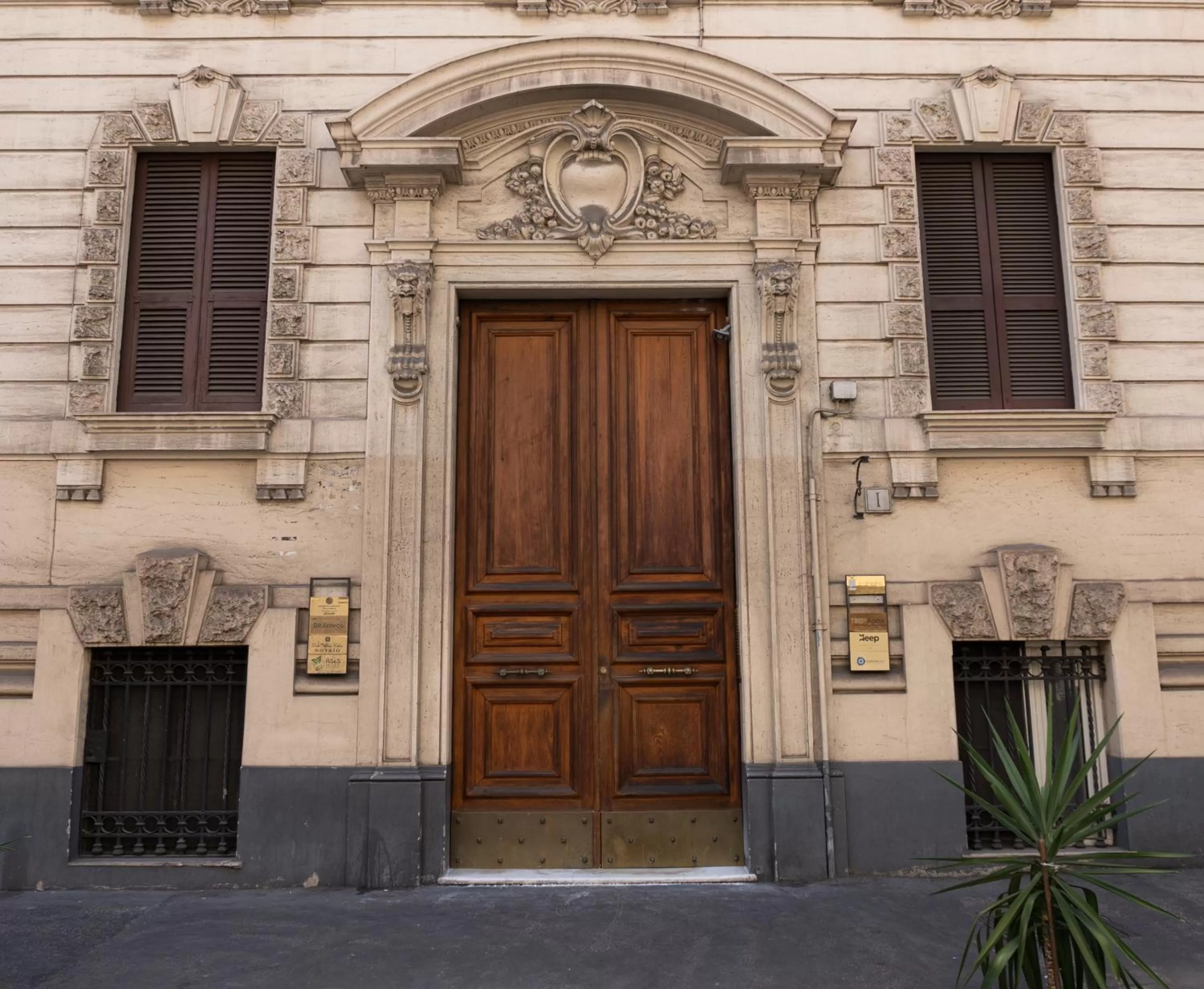 Facade/entrance in Residenza Romana