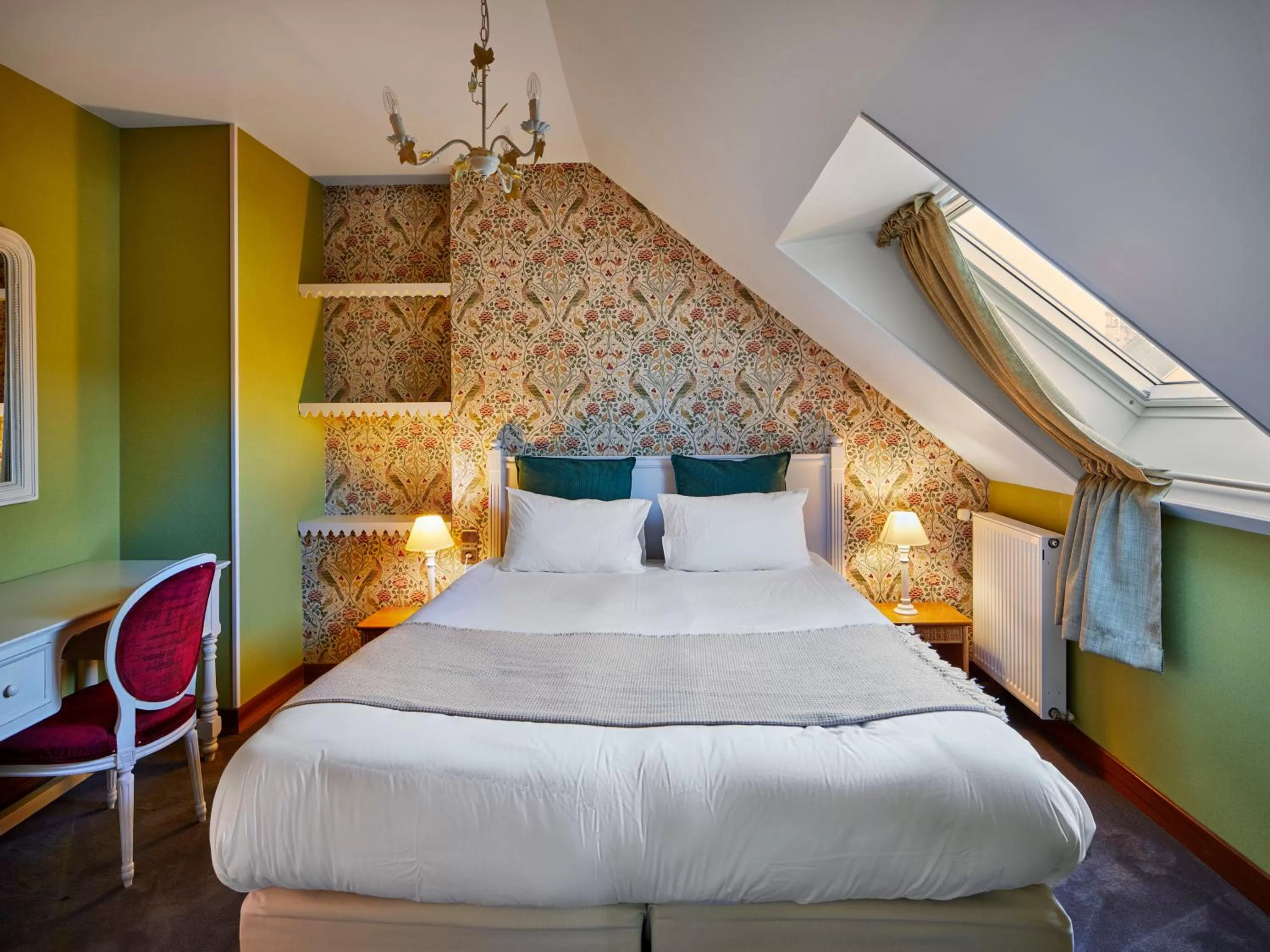 Bed in Hotel de France