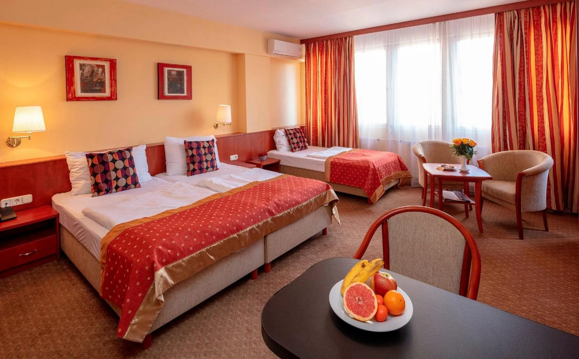 Bedroom, Bed in Hotel Charles