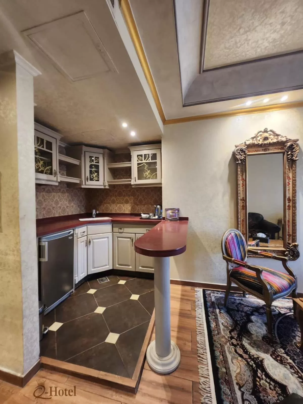 Kitchen or kitchenette in Q Hotel