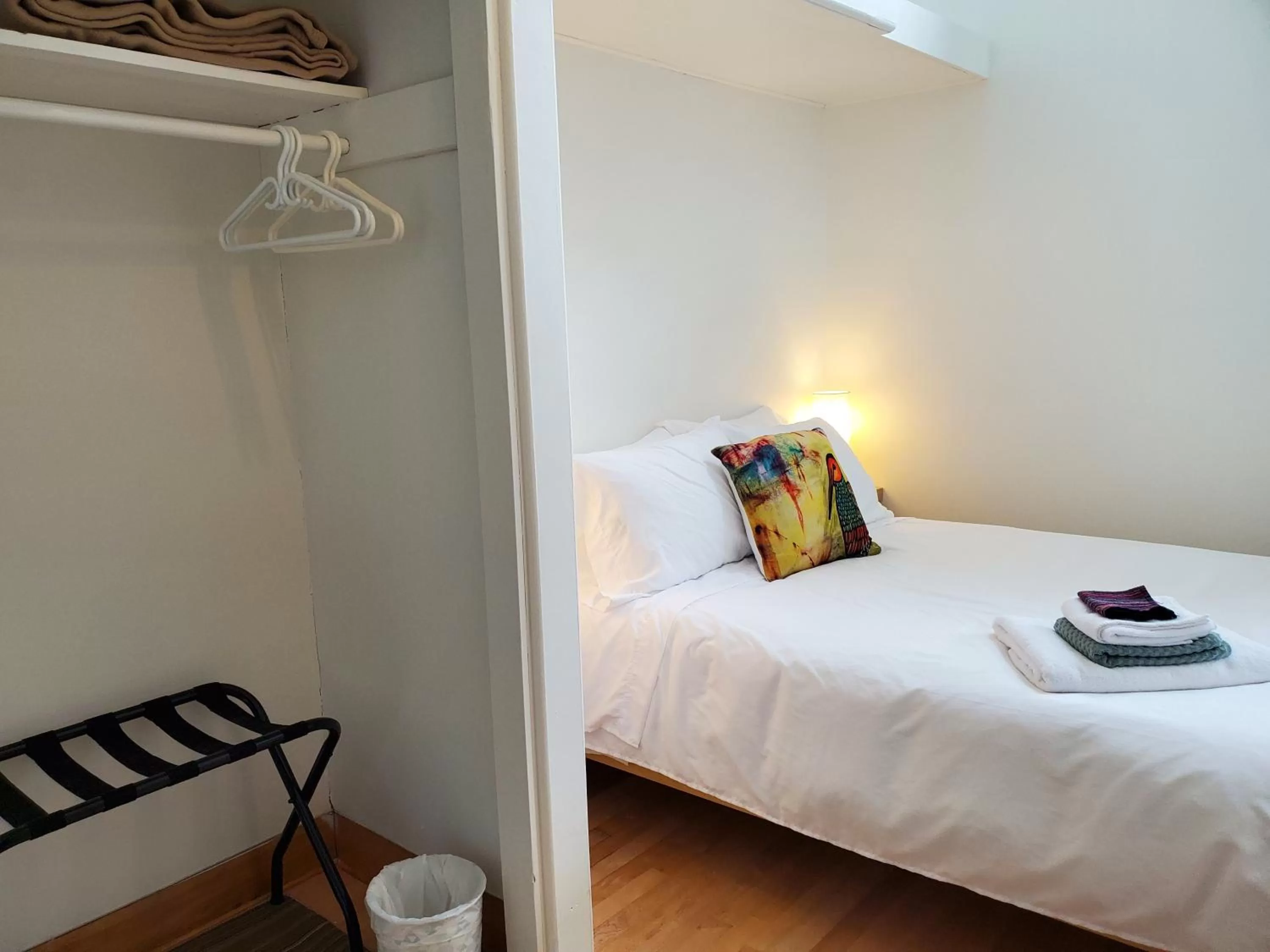 Bedroom, Bed in Auberge Mélilot