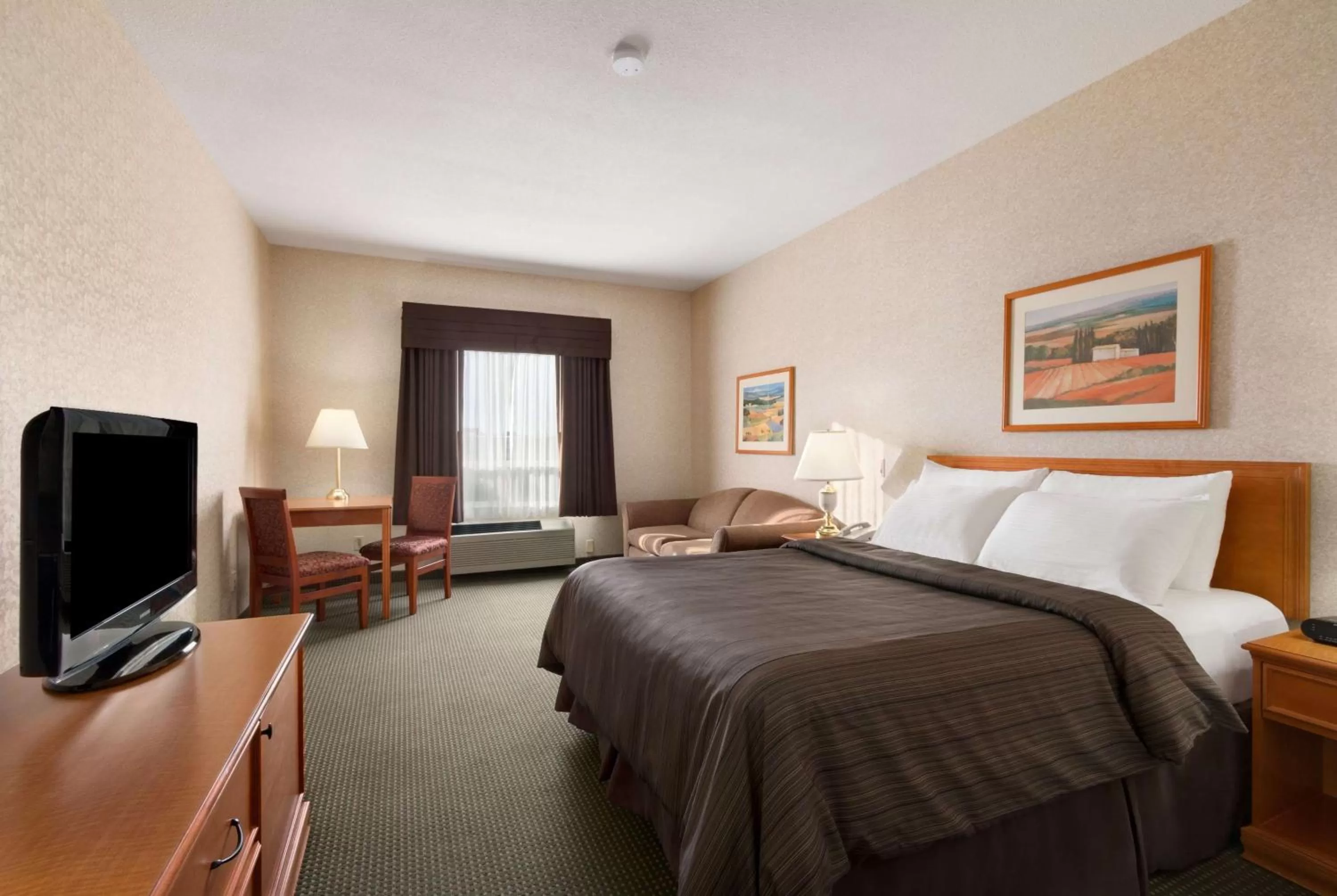 Photo of the whole room, Bed in Days Inn by Wyndham Saskatoon