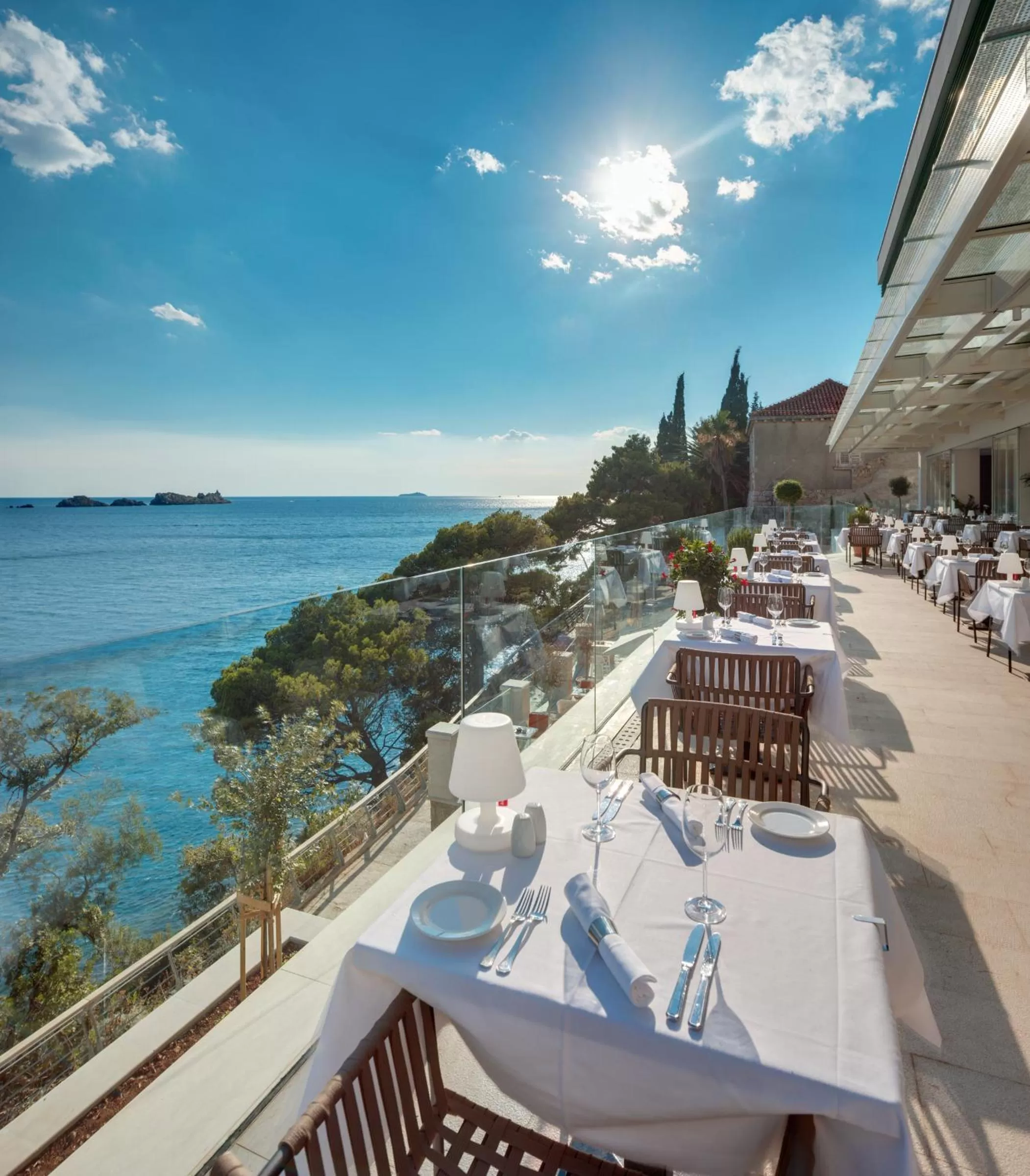 Restaurant/places to eat in Hotel More